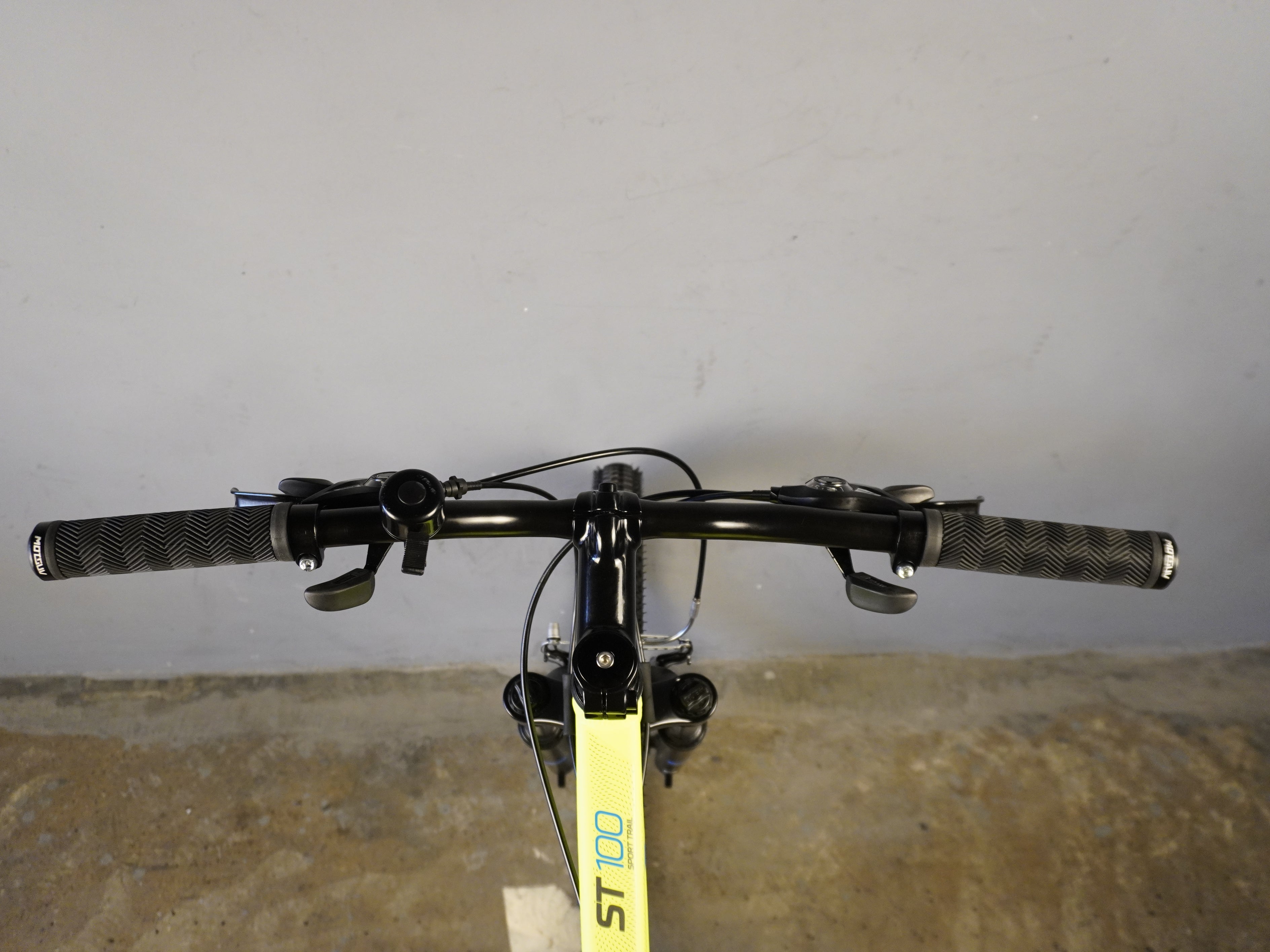 B'twin Rockrider ST-100 Mountain Bike
