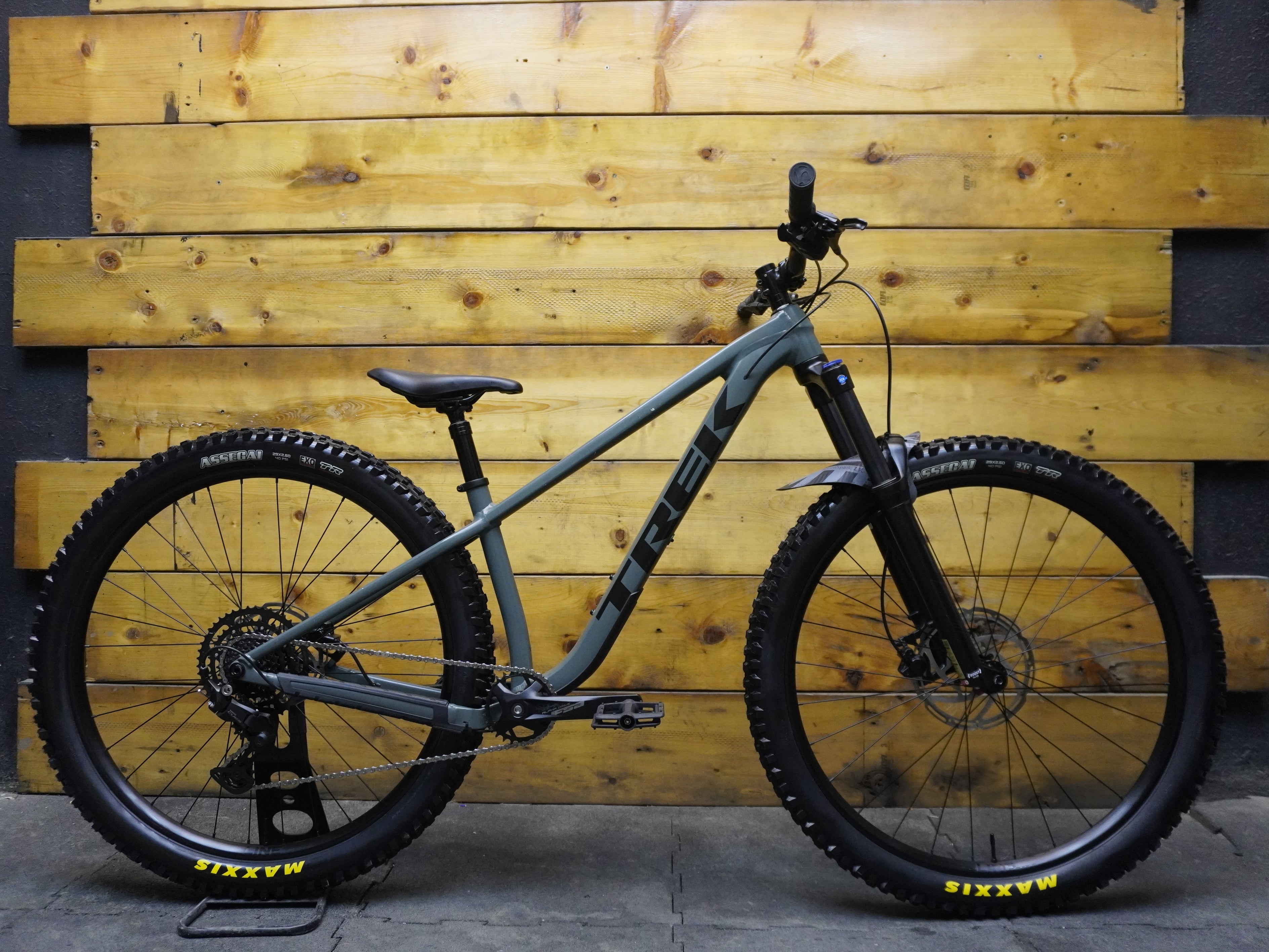 Trek Roscoe 6 Mountain Bike