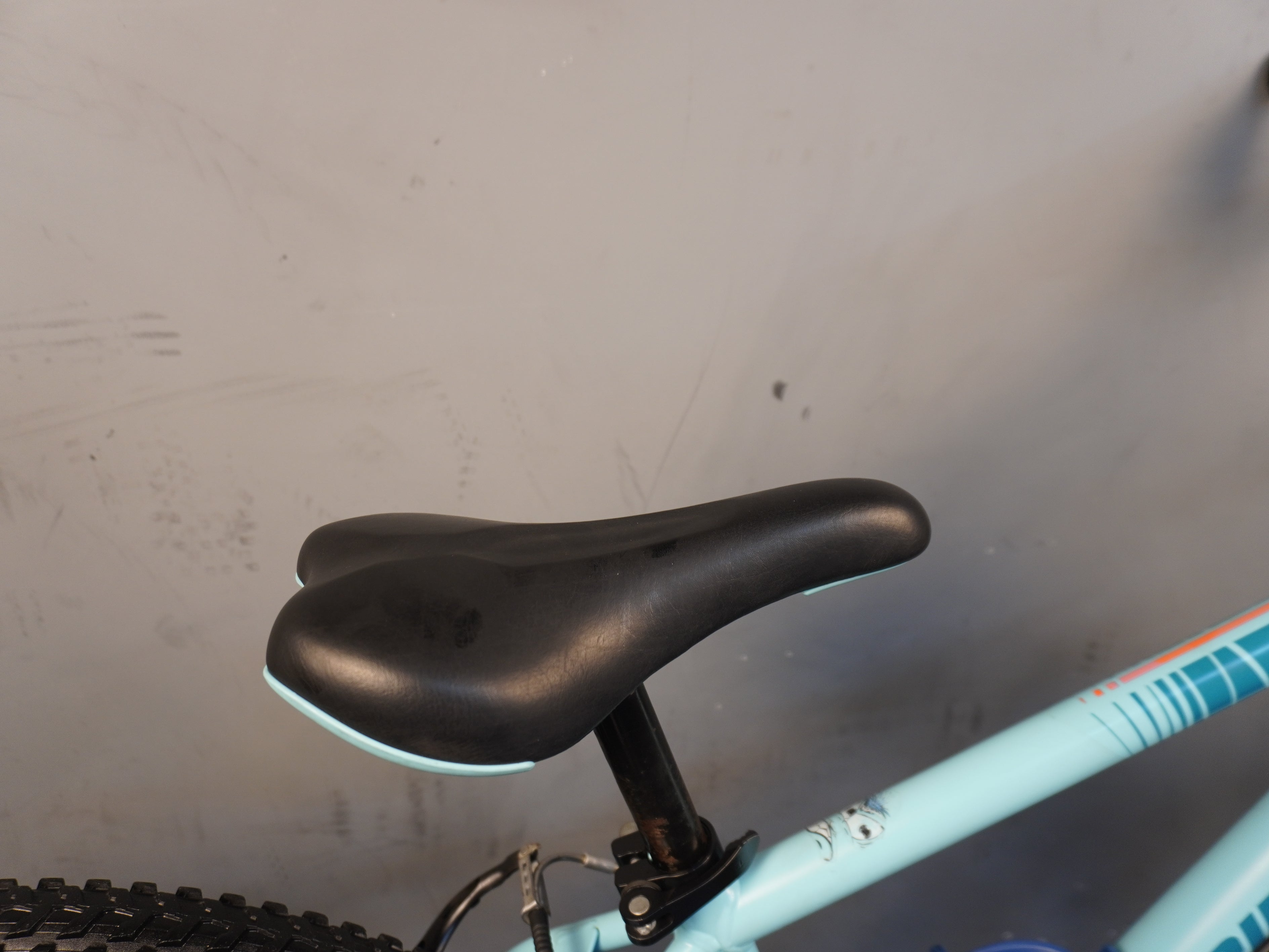 B'twin Rockrider ST-500 Kids Bike