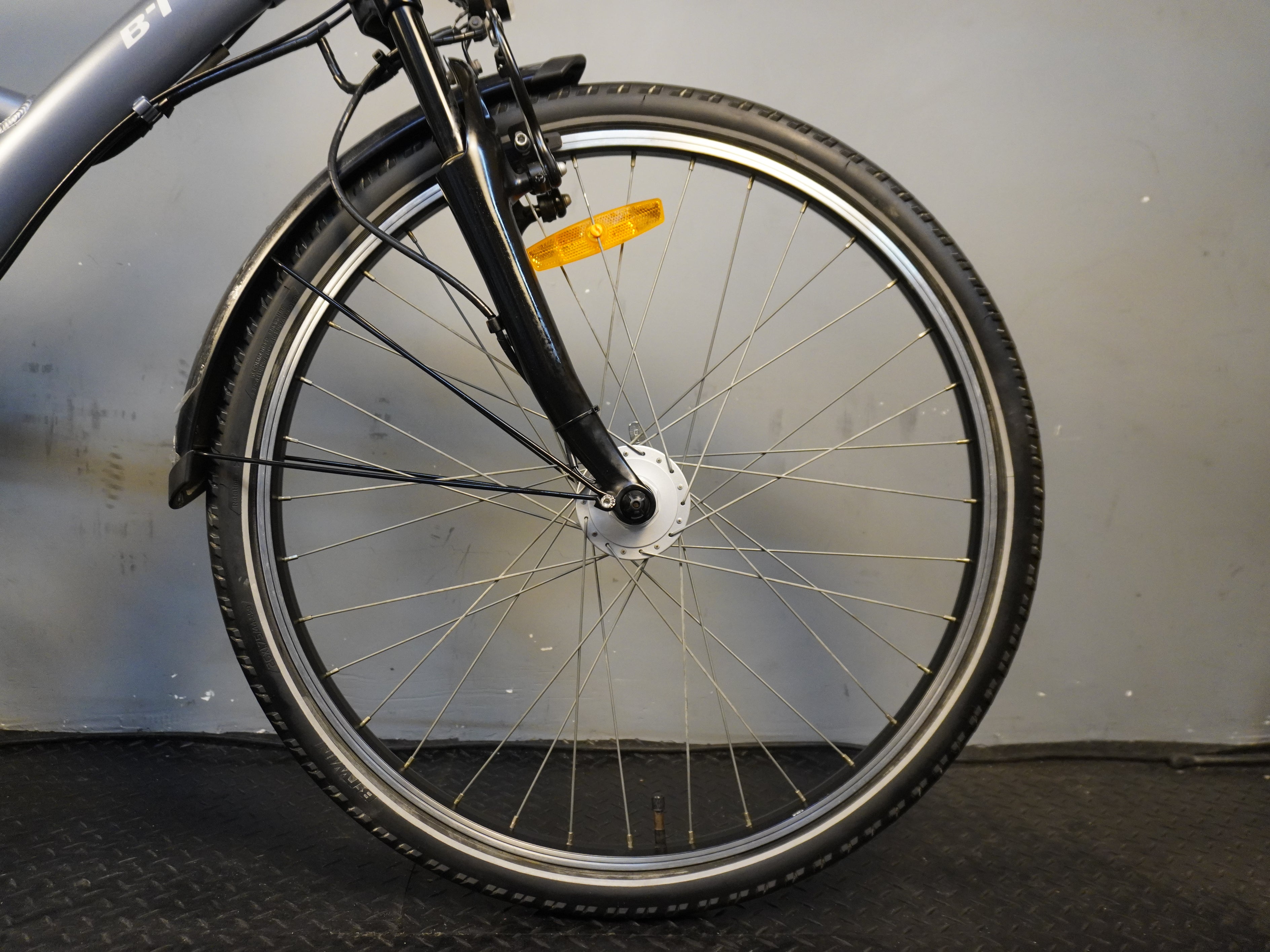 RENT B'twin Original 520 Mountain Bike