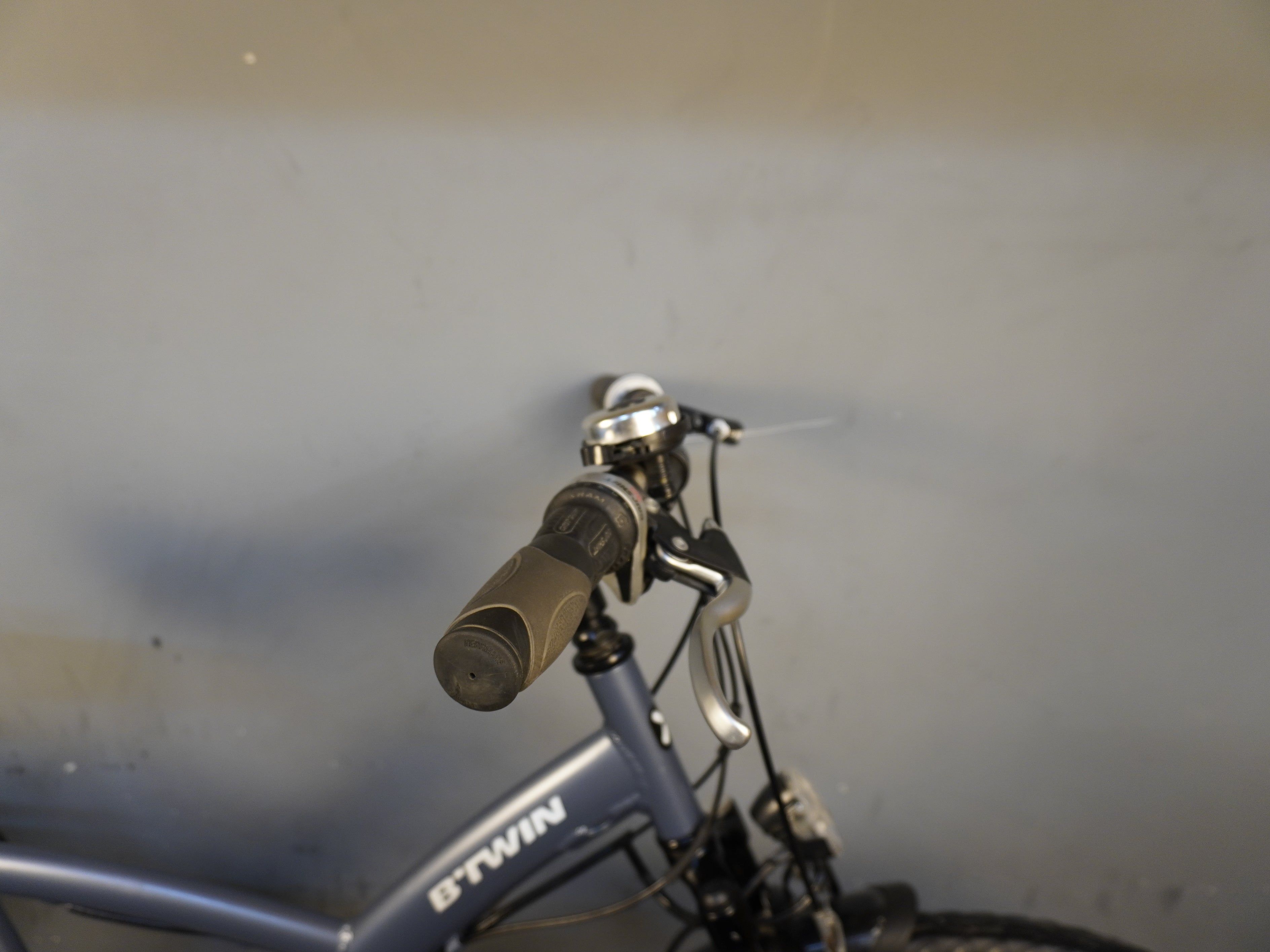 RENT B'twin Original 520 Mountain Bike