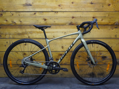 Giant Revolt 2 Gravel Bike