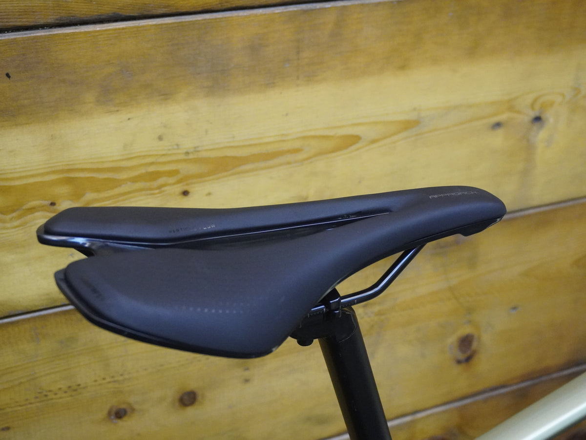Giant Revolt 2 Gravel Bike
