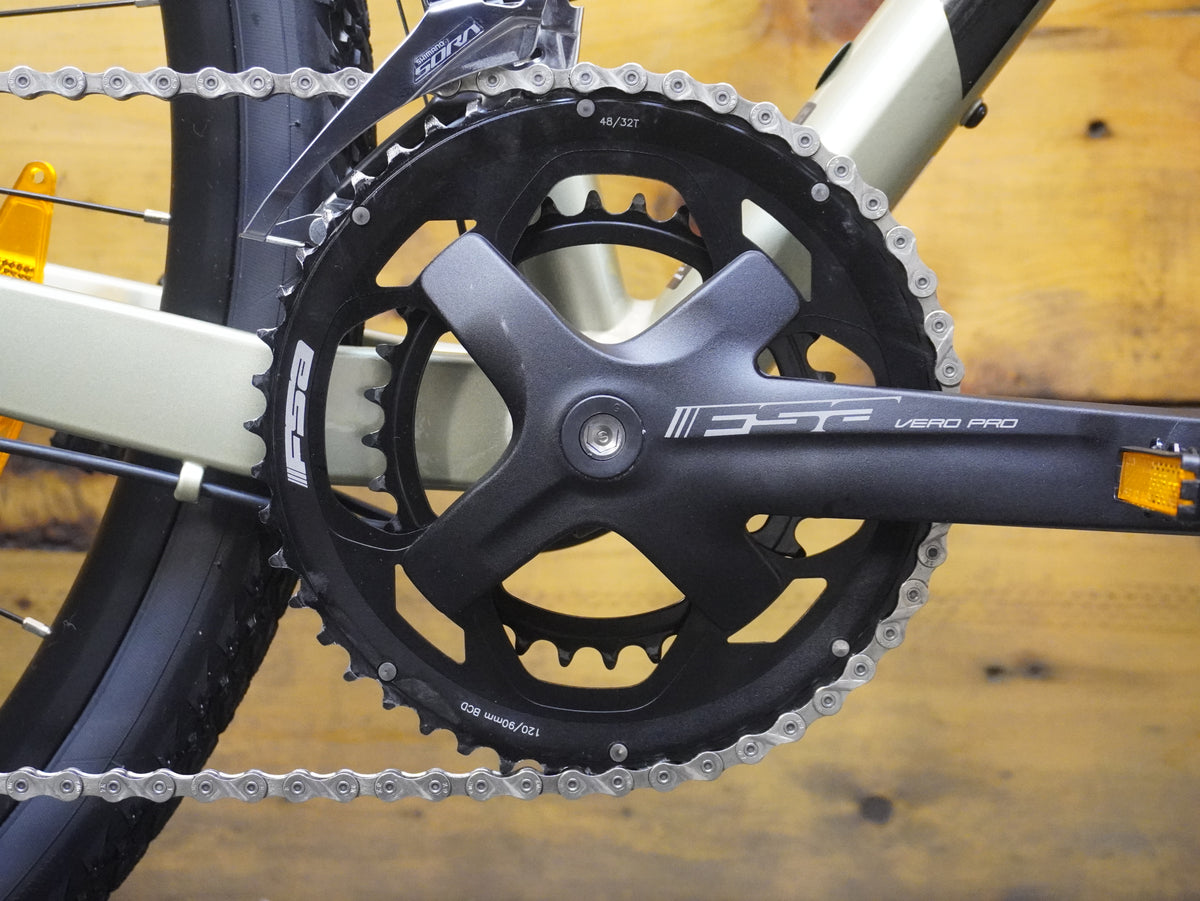 Giant Revolt 2 Gravel Bike