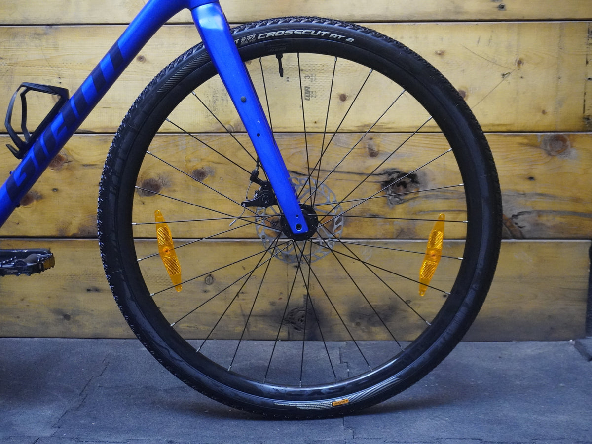 RENT Giant Revolt 2 Gravel Bike