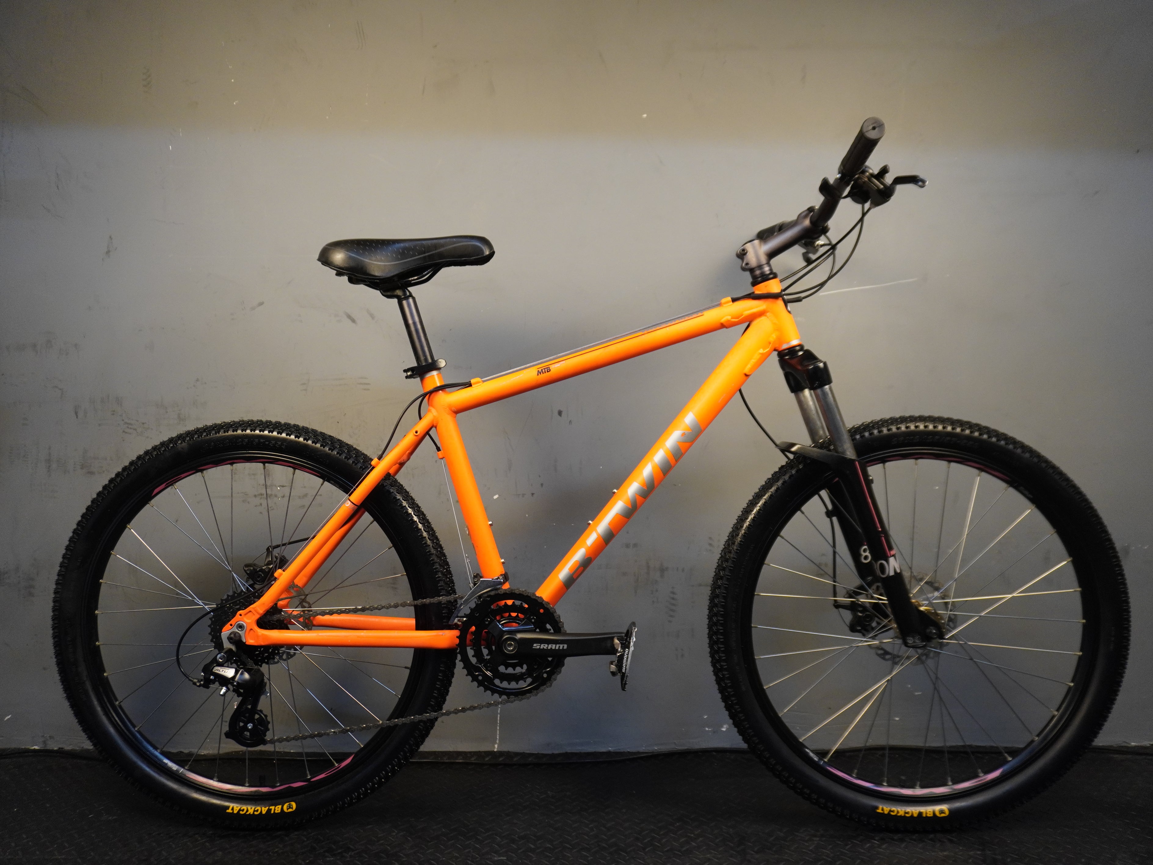 B'twin Rockrider ST-500 Mountain Bike