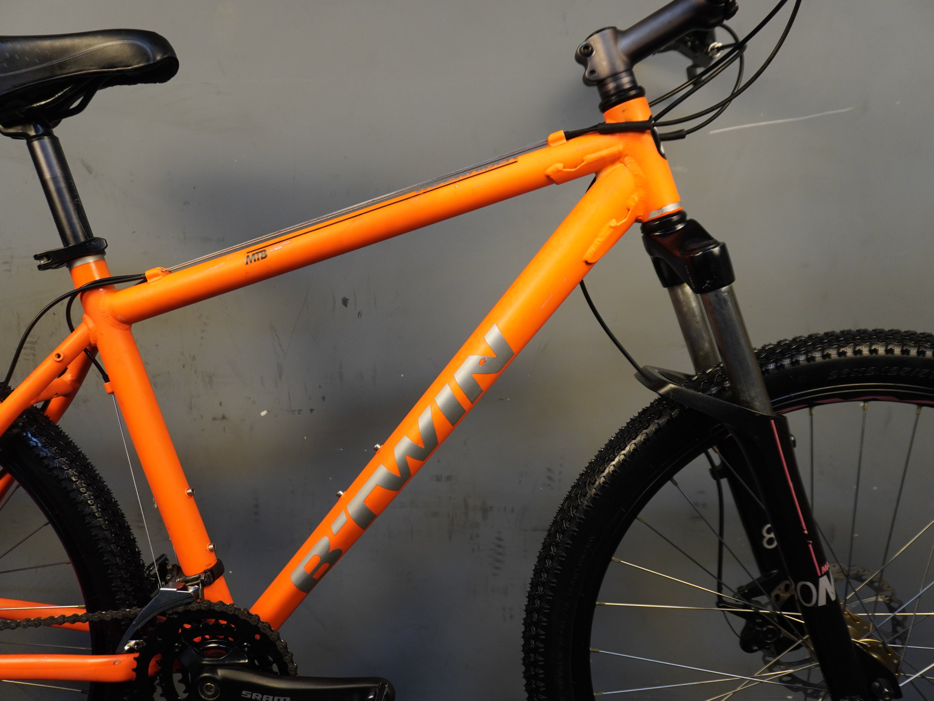 B'twin Rockrider ST-500 Mountain Bike