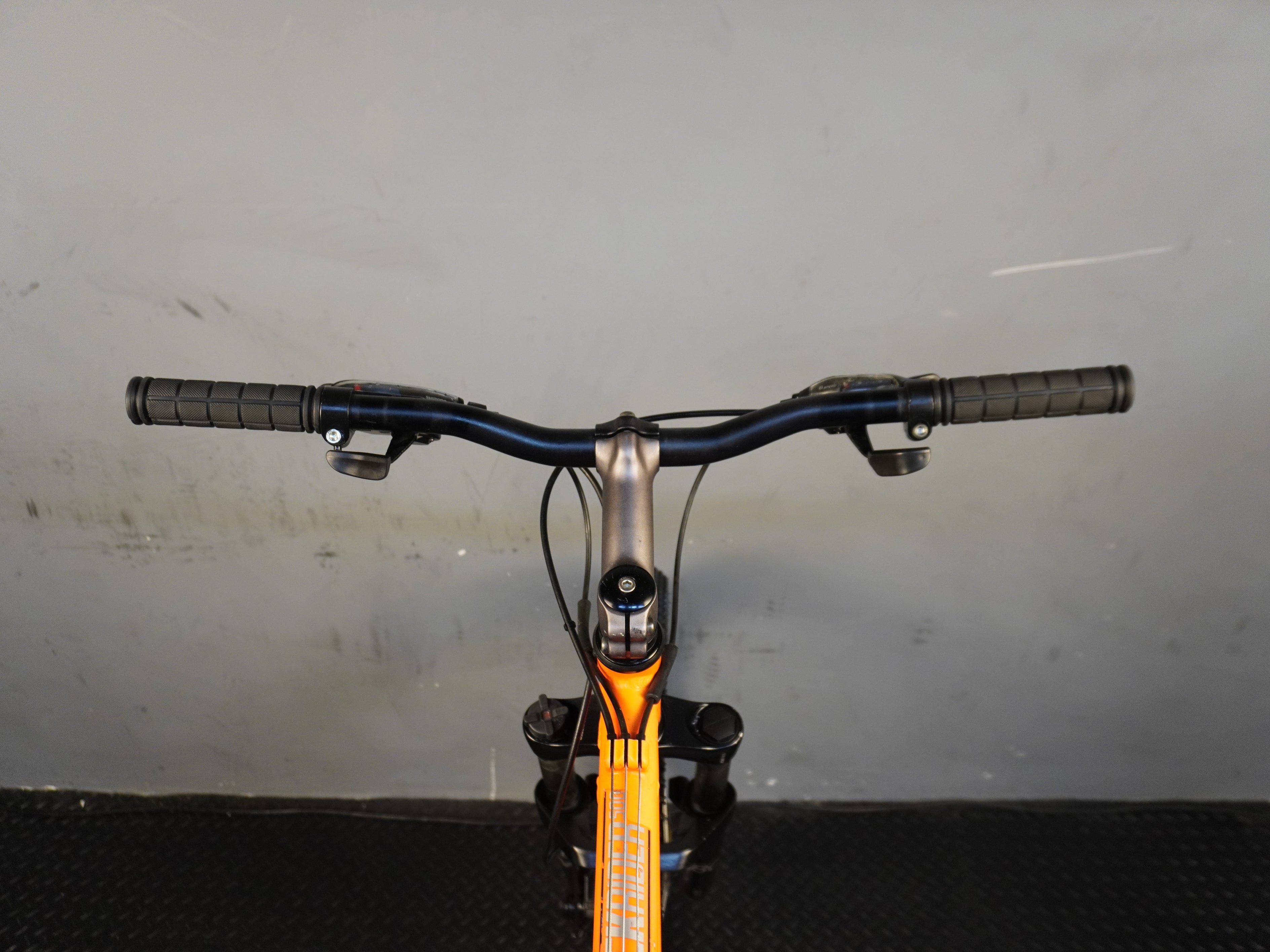 B'twin Rockrider ST-500 Mountain Bike