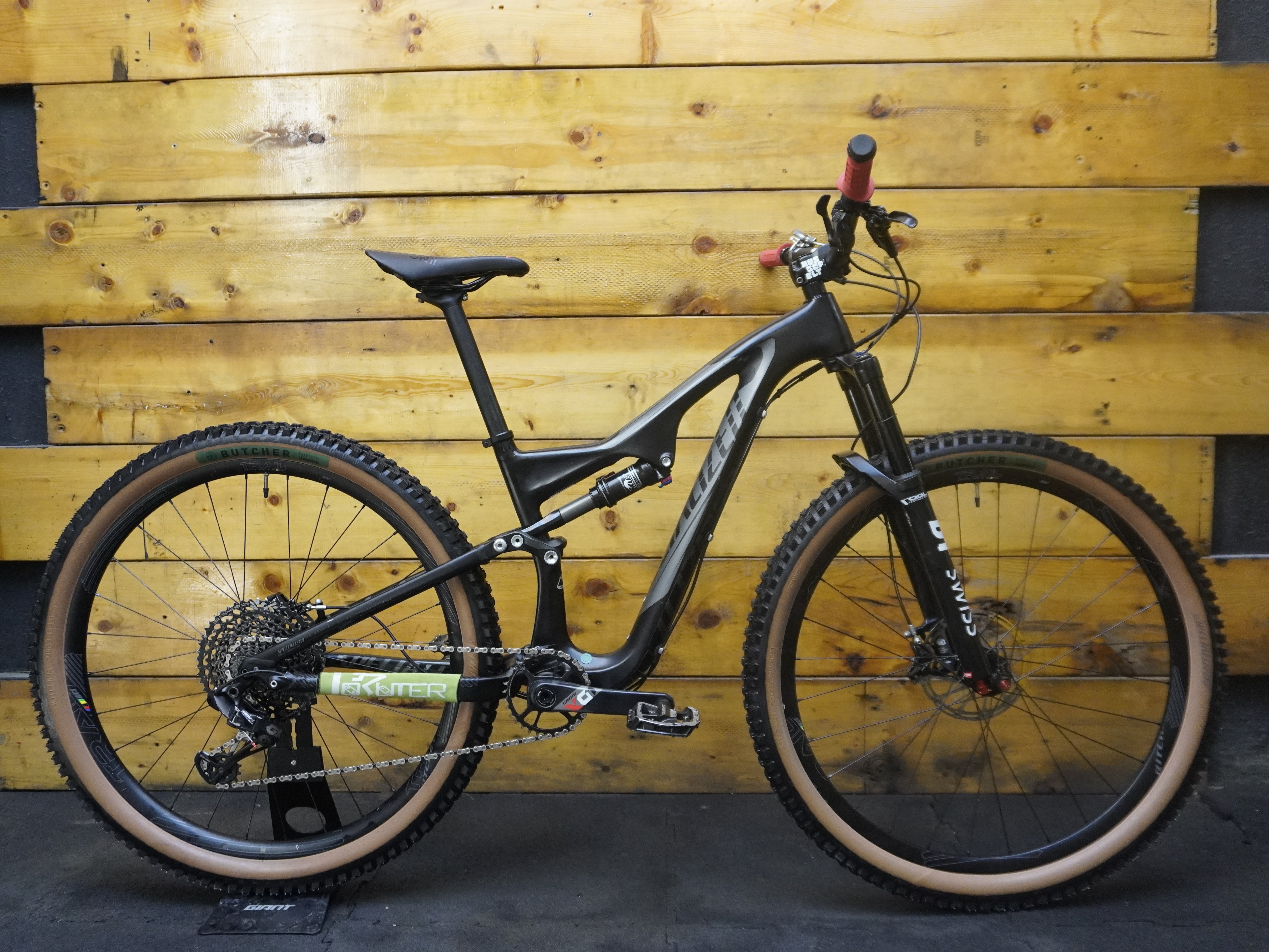 RENT Specialized Stumpjumper FSR Mountain Bike