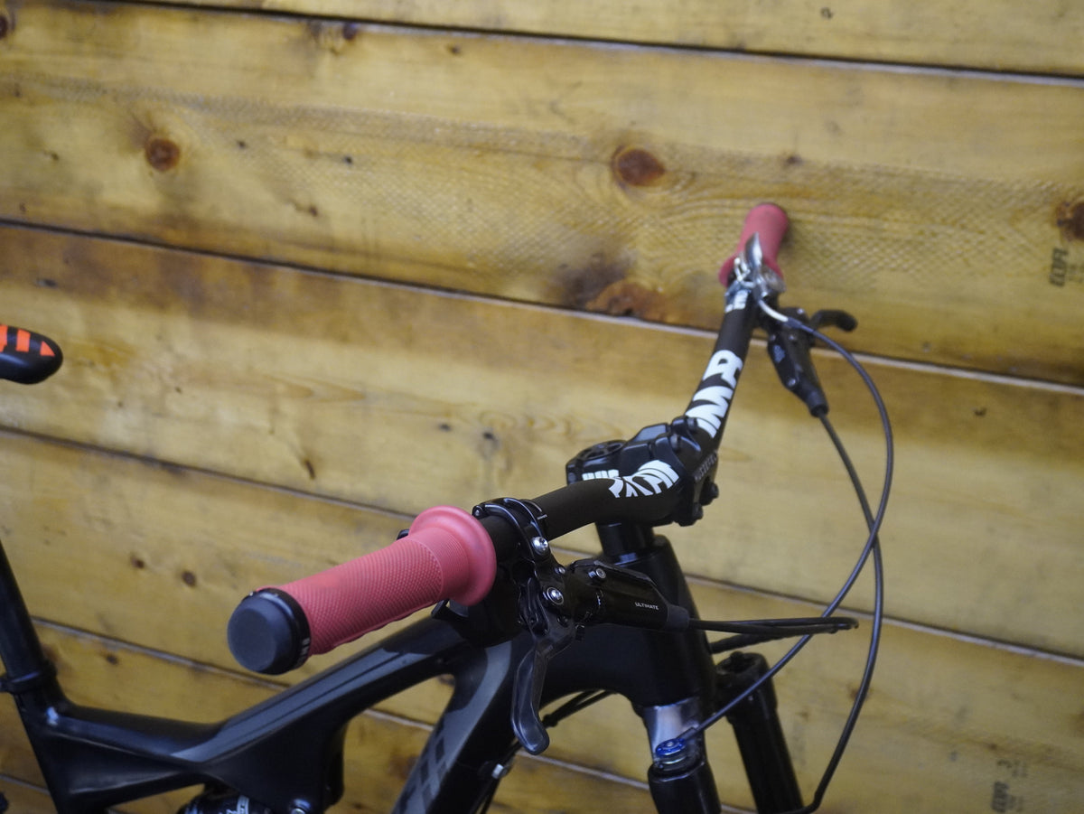 RENT Specialized Stumpjumper FSR Mountain Bike