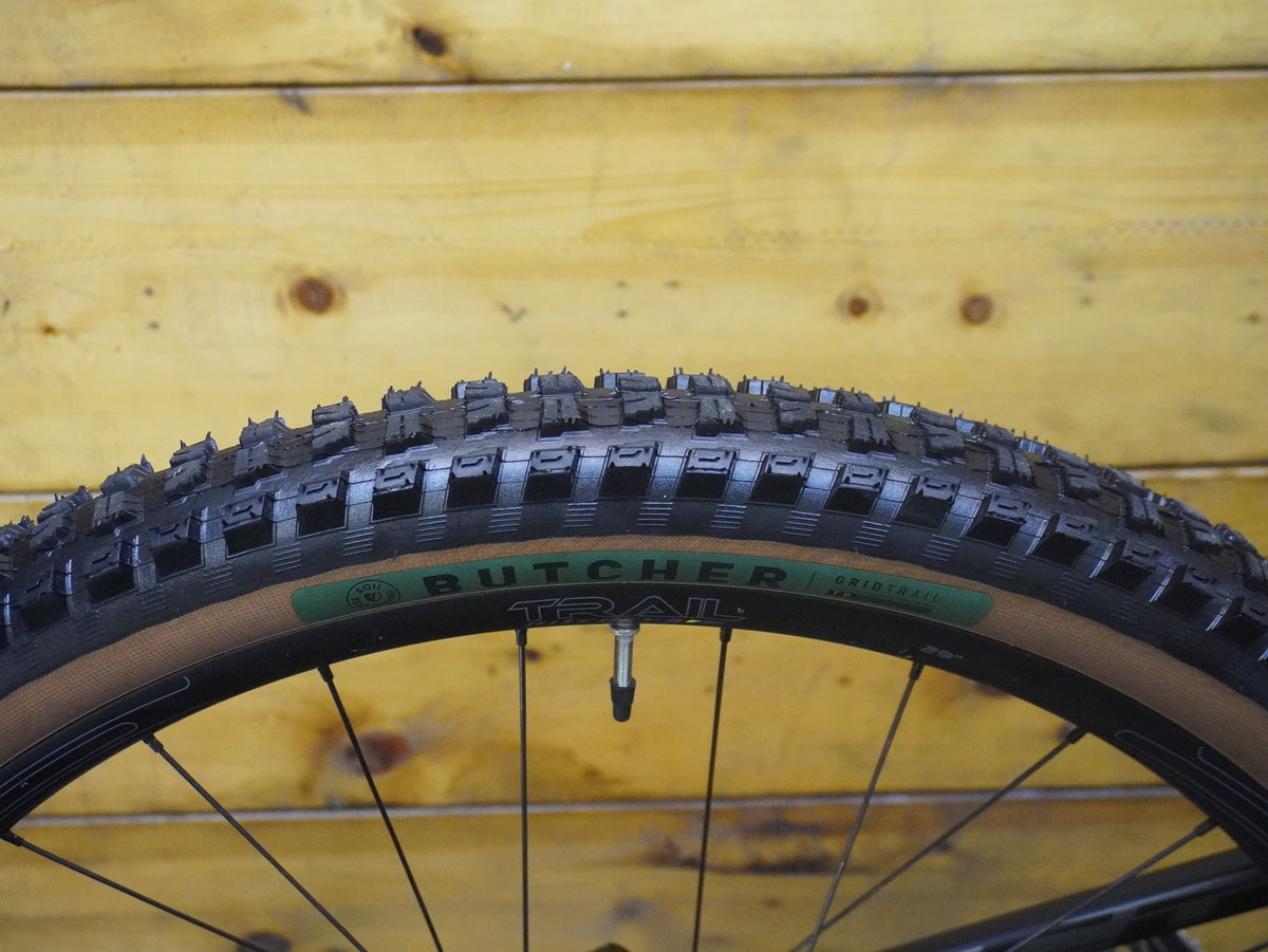 RENT Specialized Stumpjumper FSR Mountain Bike