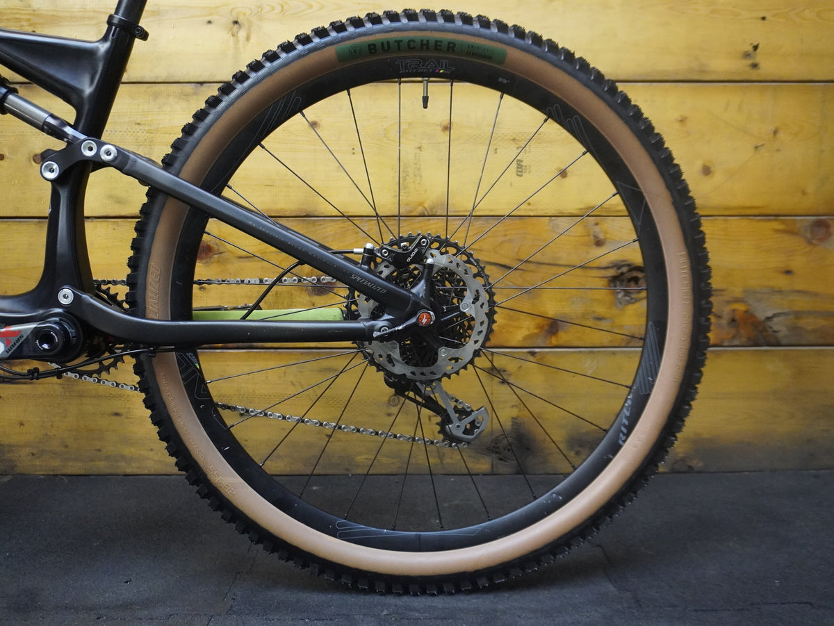 RENT Specialized Stumpjumper FSR Mountain Bike