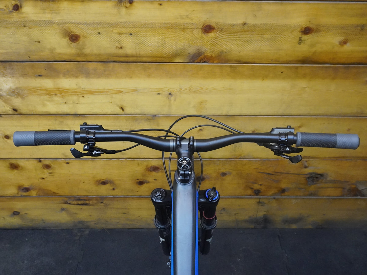 RENT Specialized Stumpjumper FSR Mountain Bike