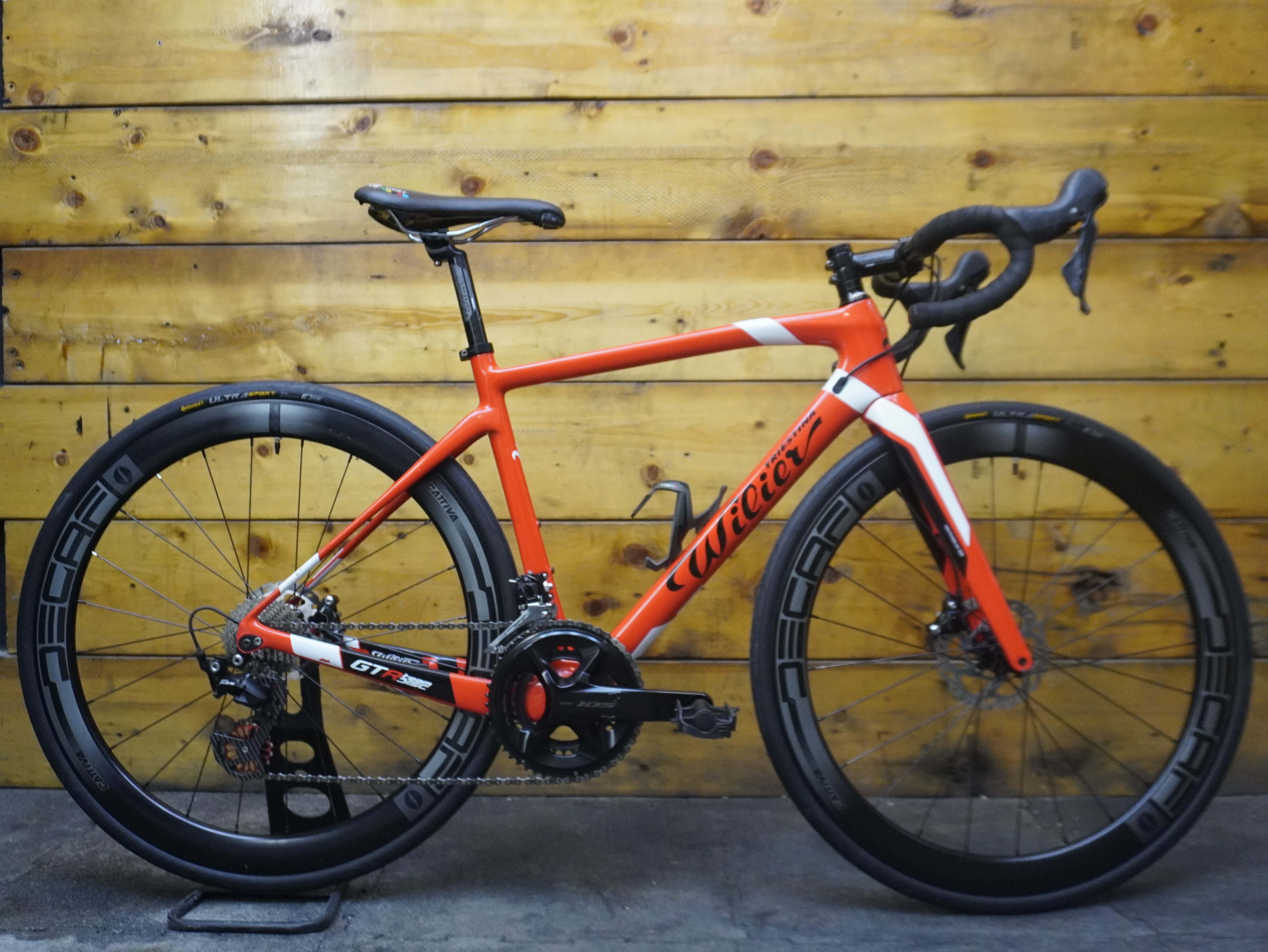 RENT Wilier Triestina GTR Team Disc Road Bike