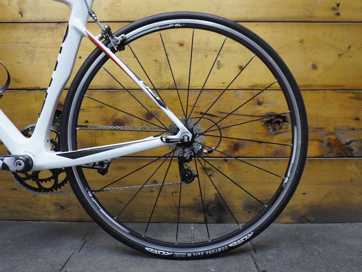 RENT Giant Defy Advanced Road Bike