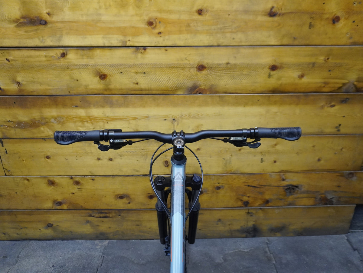 RENT Fuji Nevada 1.7 Mountain Bike