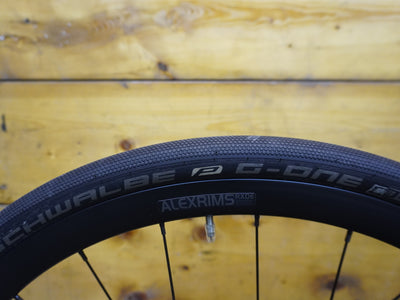 RENT Canyon Roadlite CF Hybrid Bike