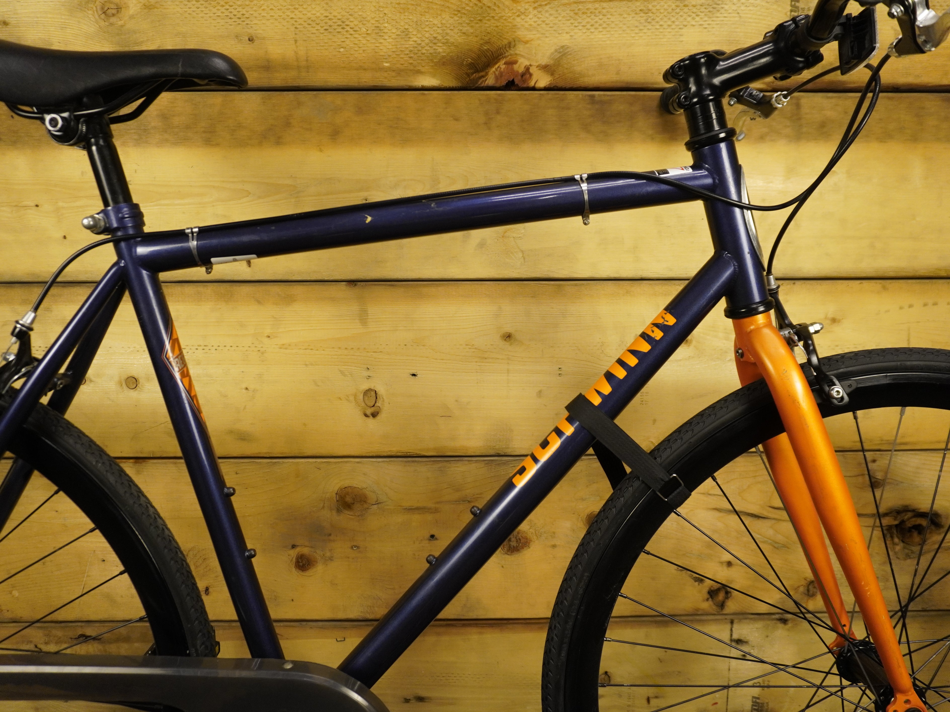 RENT Schwinn Regent Hybrid Bike