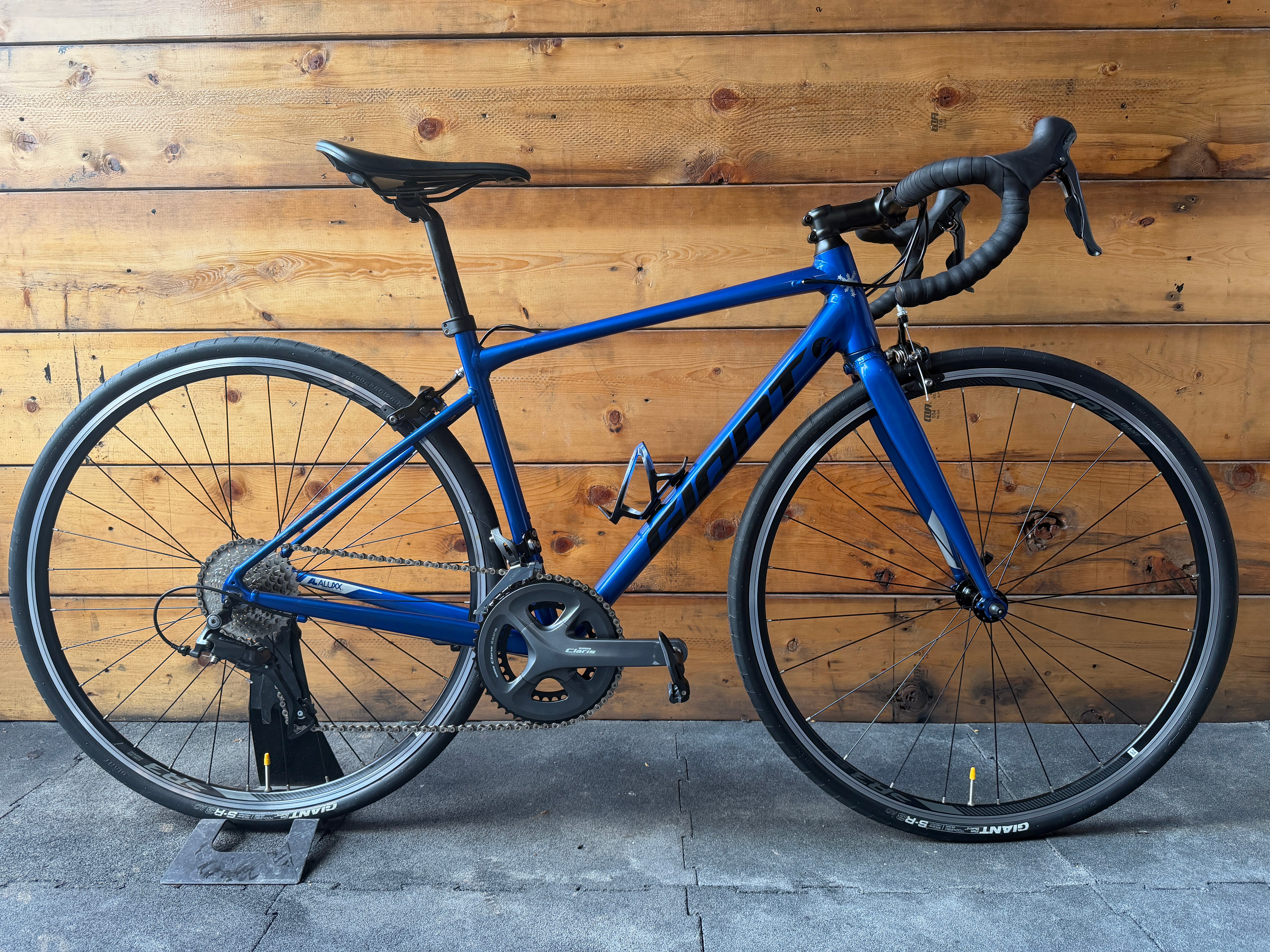 Giant Contend 3 Road Bike