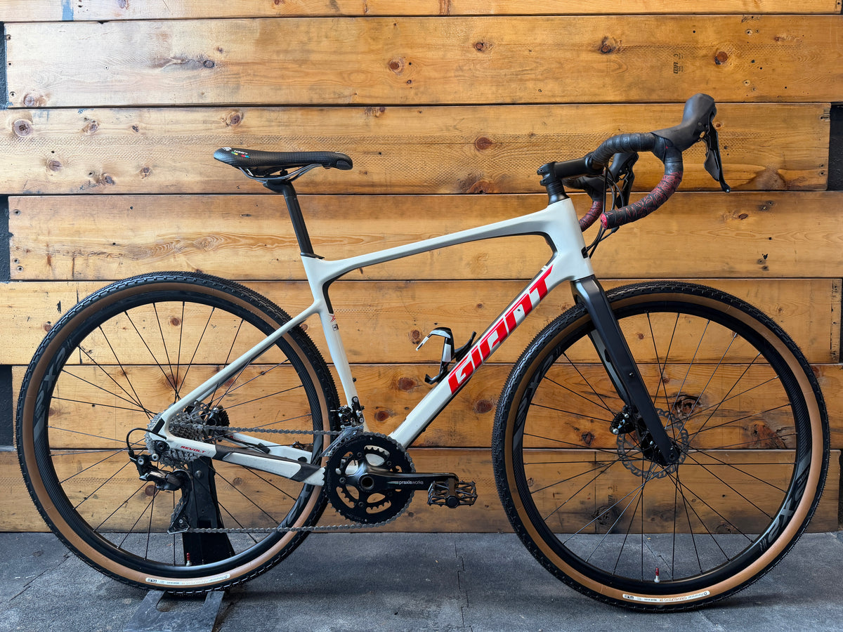 Giant Revolt Advanced 2 Gravel Bike