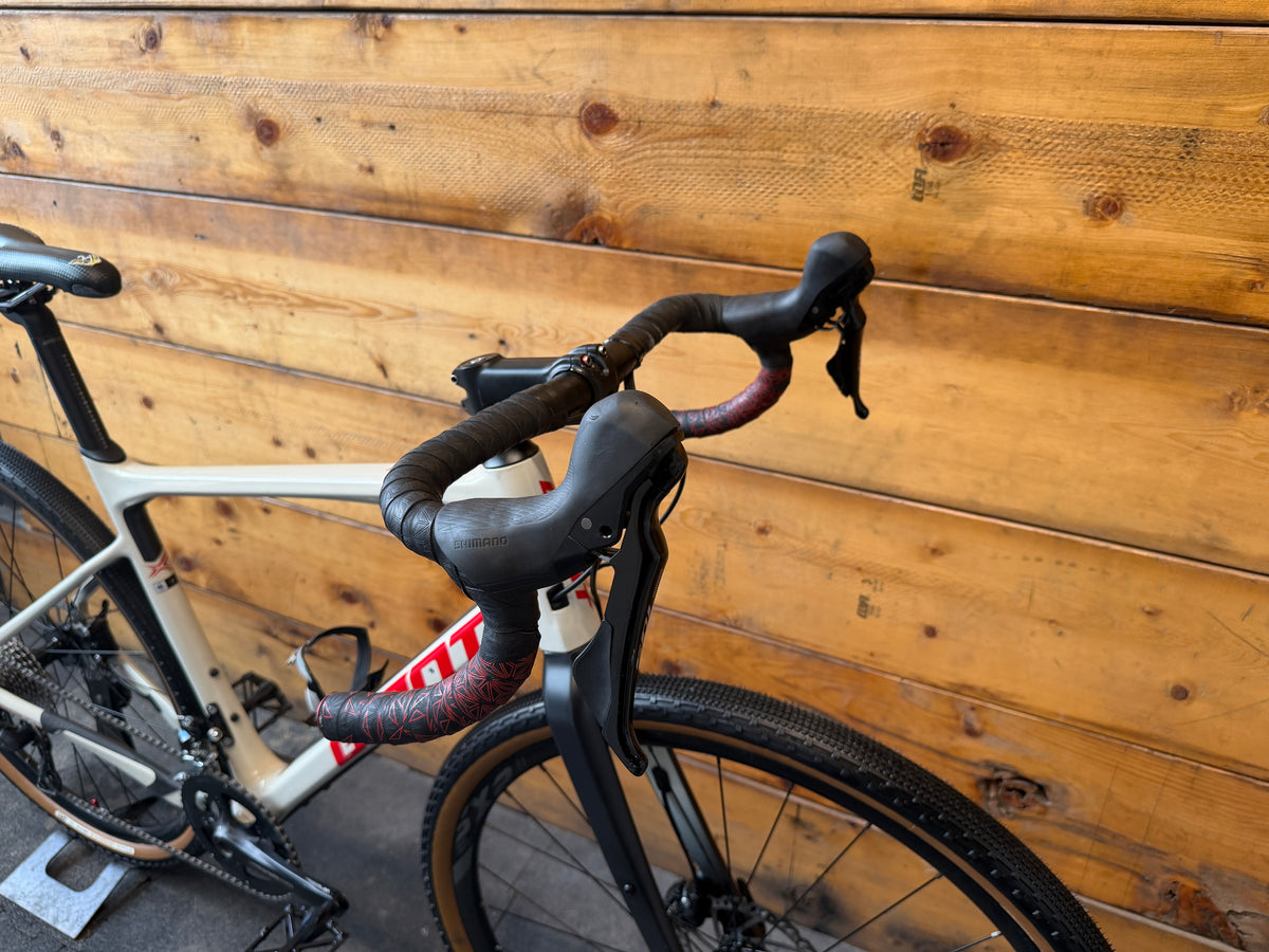 Giant Revolt Advanced 2 Gravel Bike