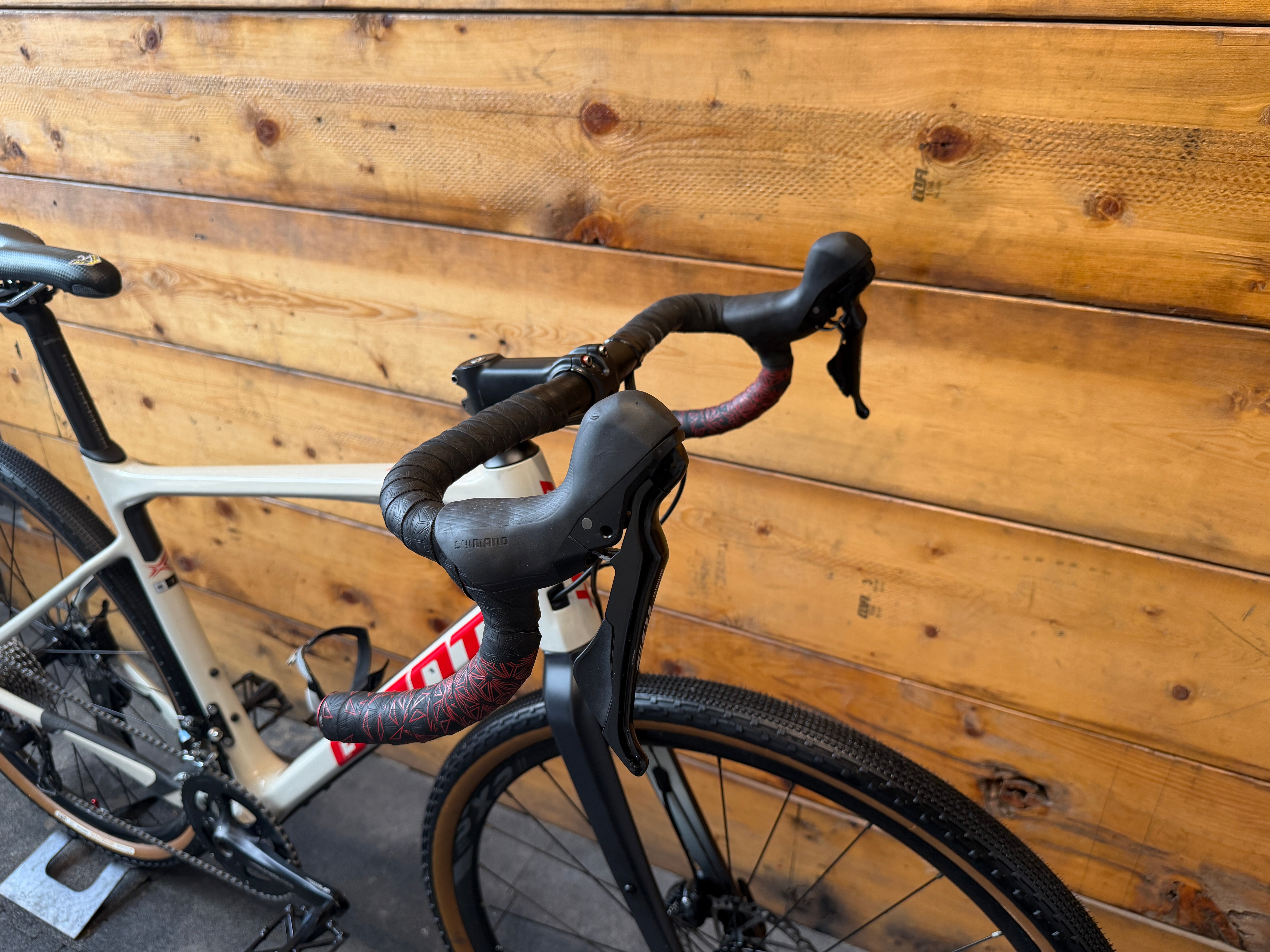 Giant Revolt 2 Gravel Bike