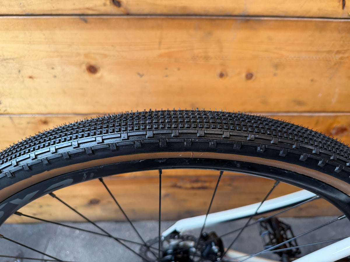 Giant Revolt Advanced 2 Gravel Bike