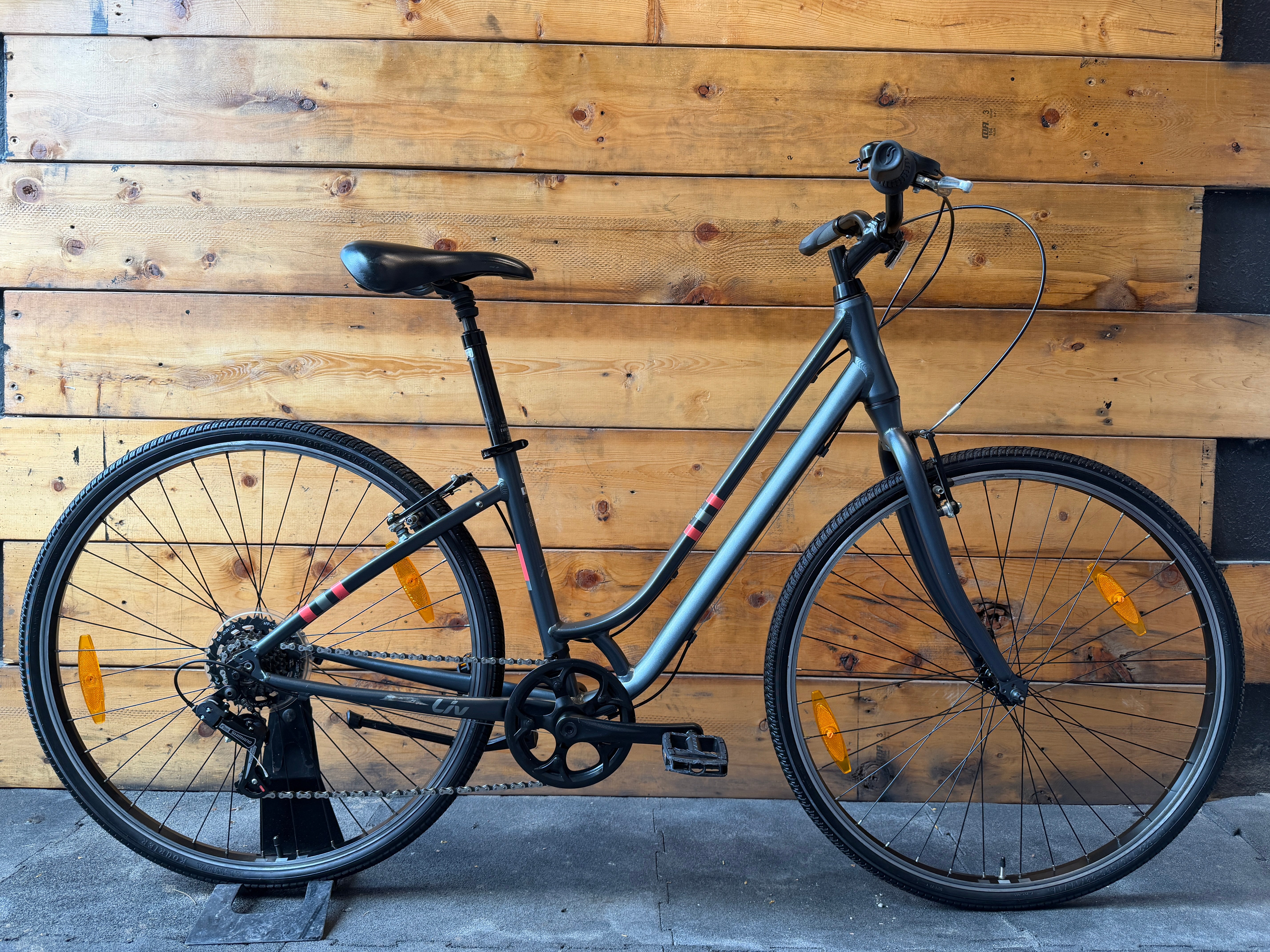 RENT Liv Flourish 4 City Bike