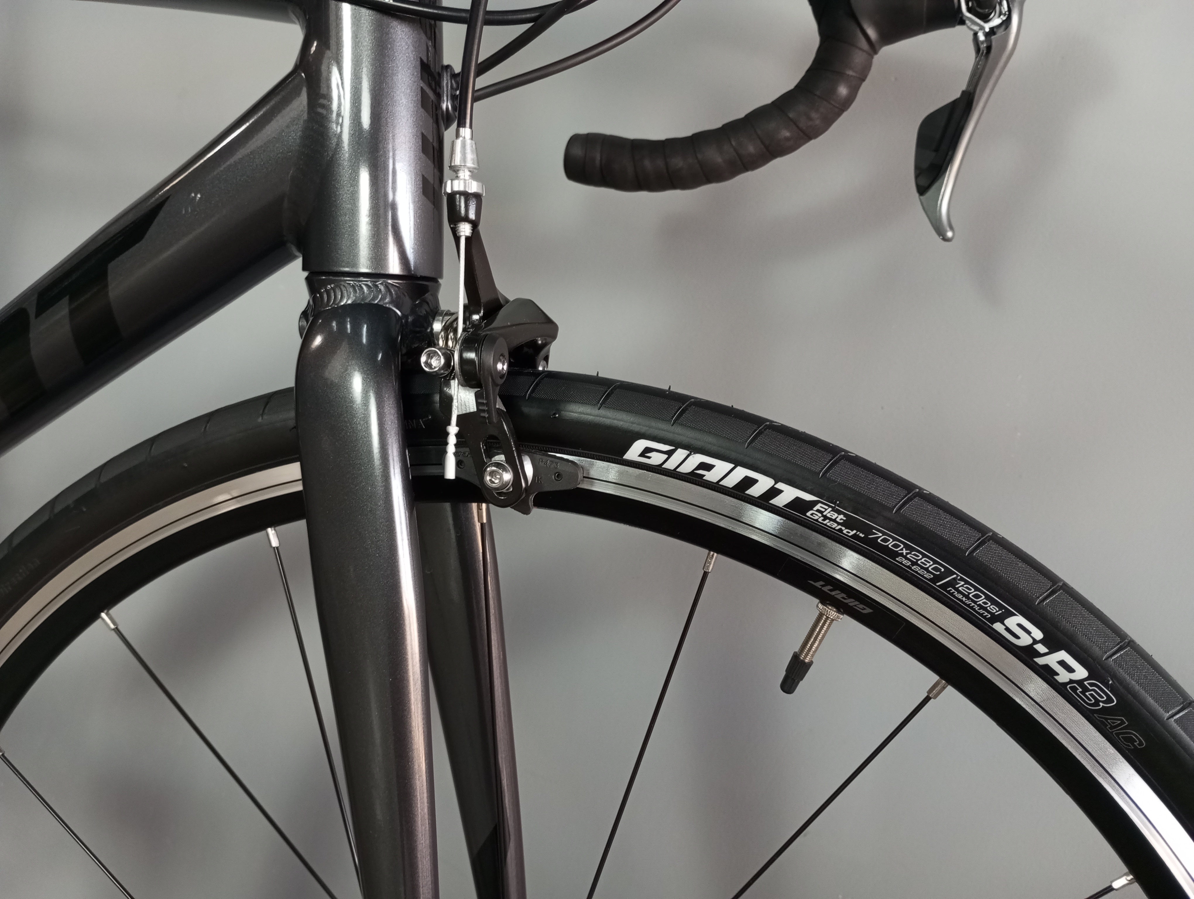 Giant Contend 3 Road Bike