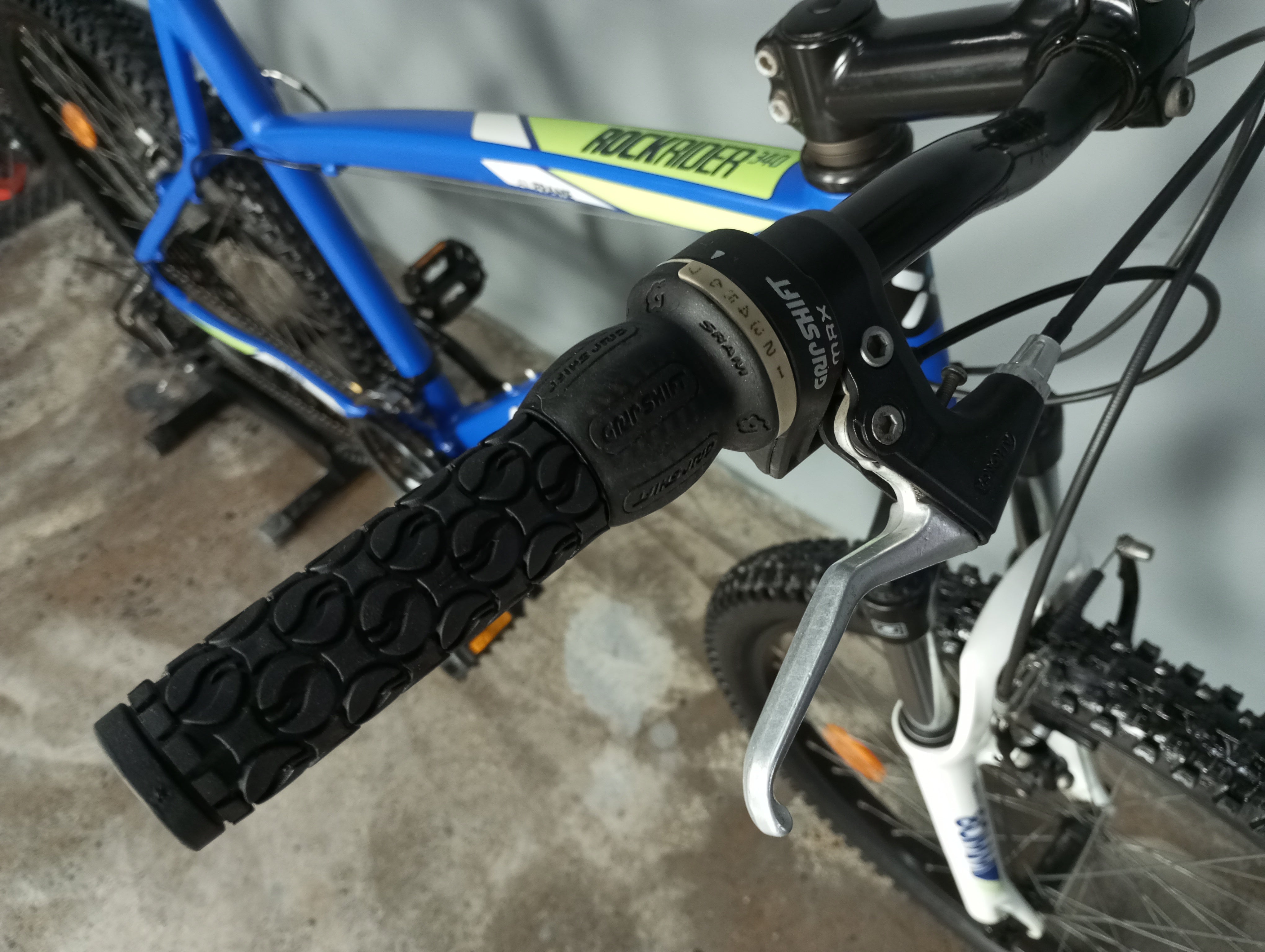 B twin Rockrider 340 Mountain Bike