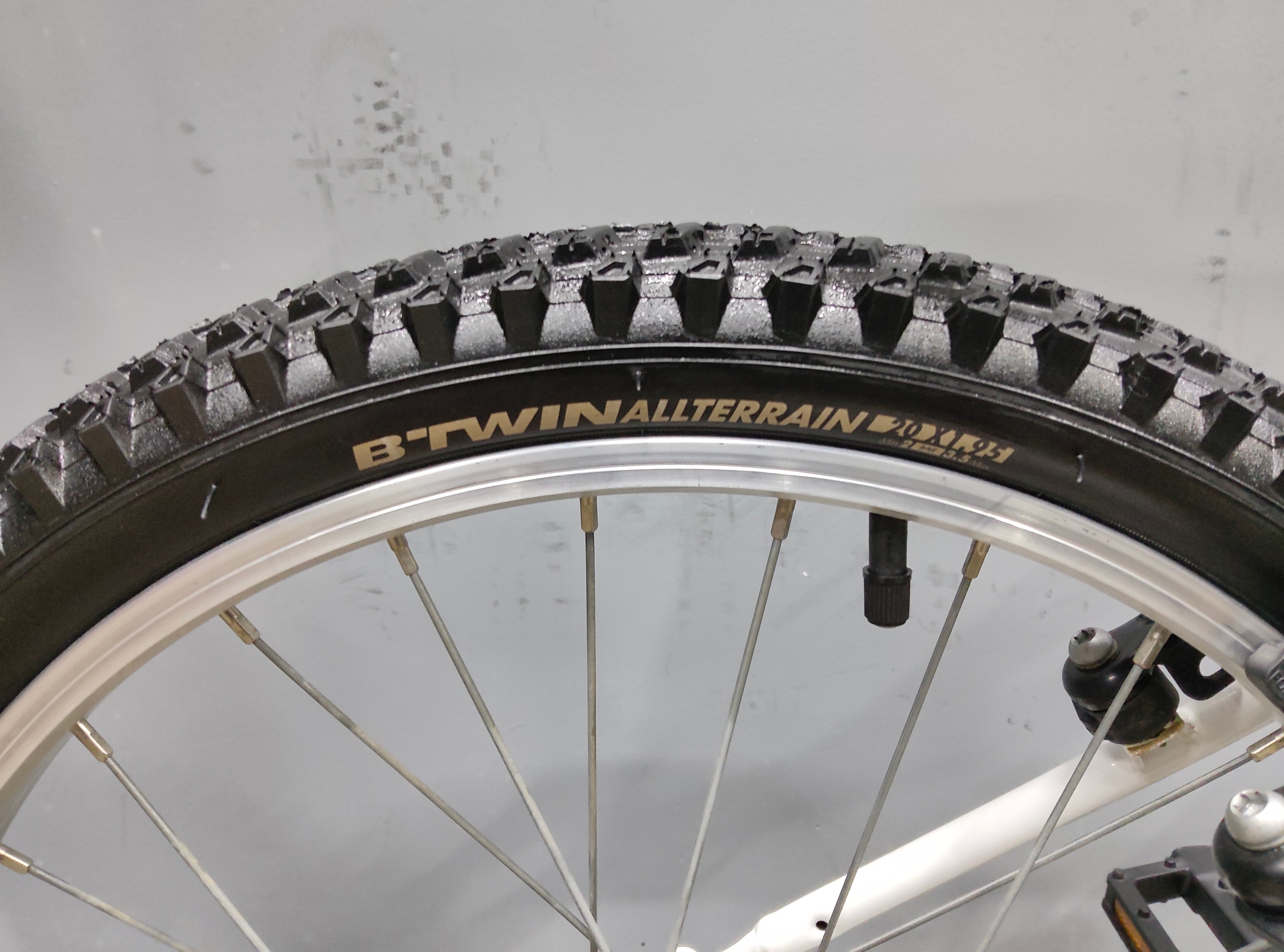B'twin Rockrider ST120 Kids Bike