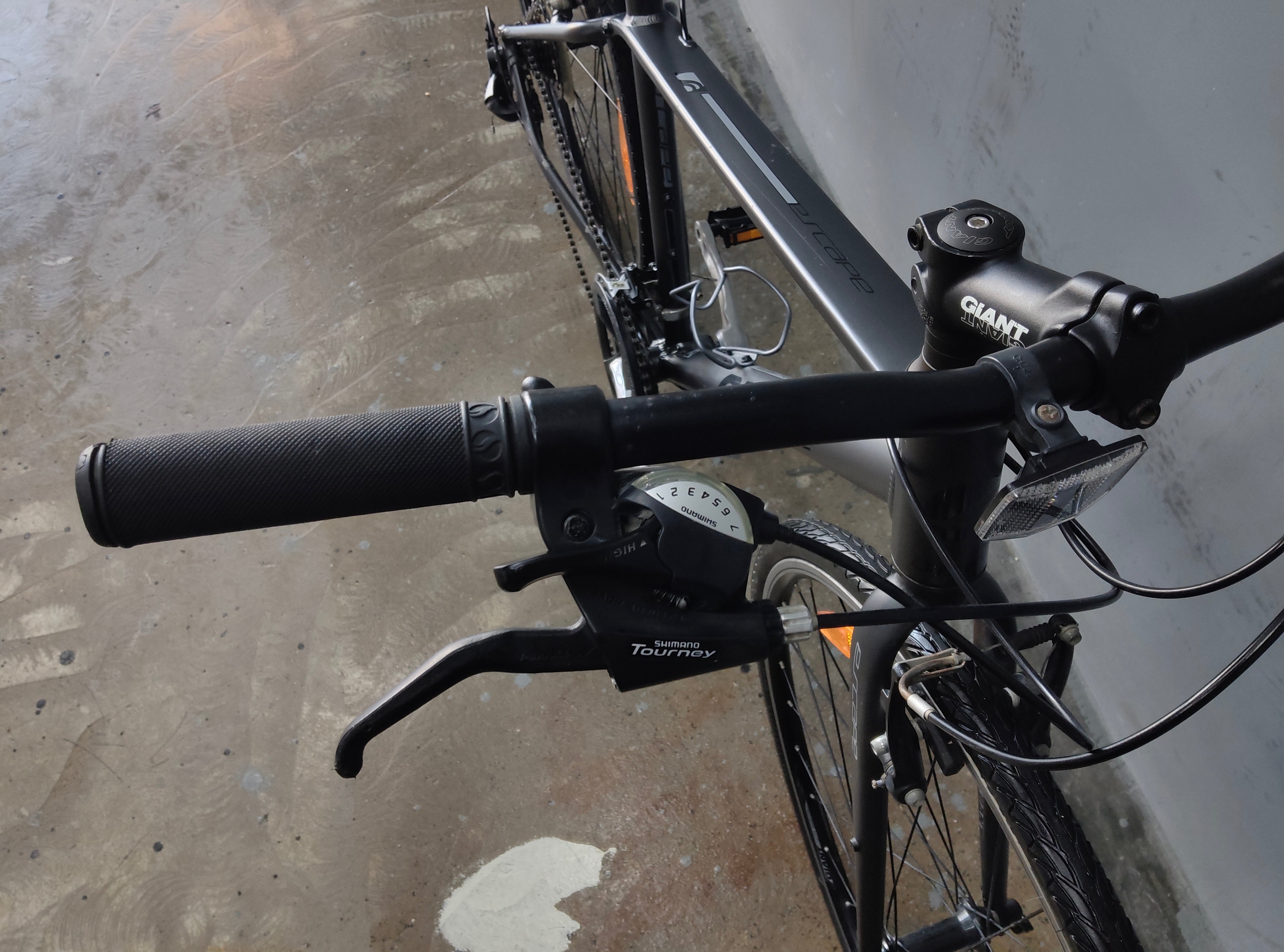 Giant Escape 3 Hybrid Bike