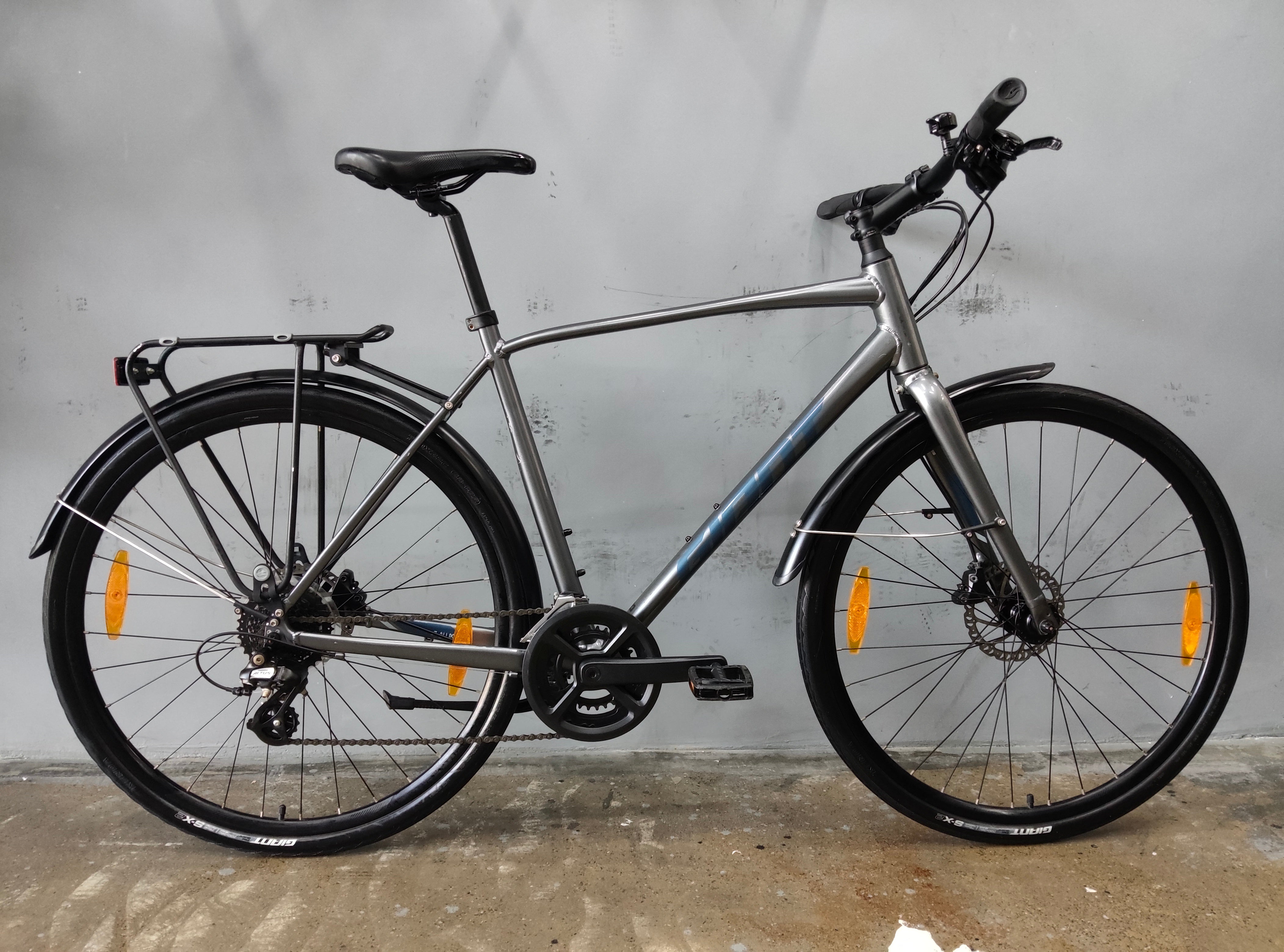 Giant Escape 2 Hybrid Bike