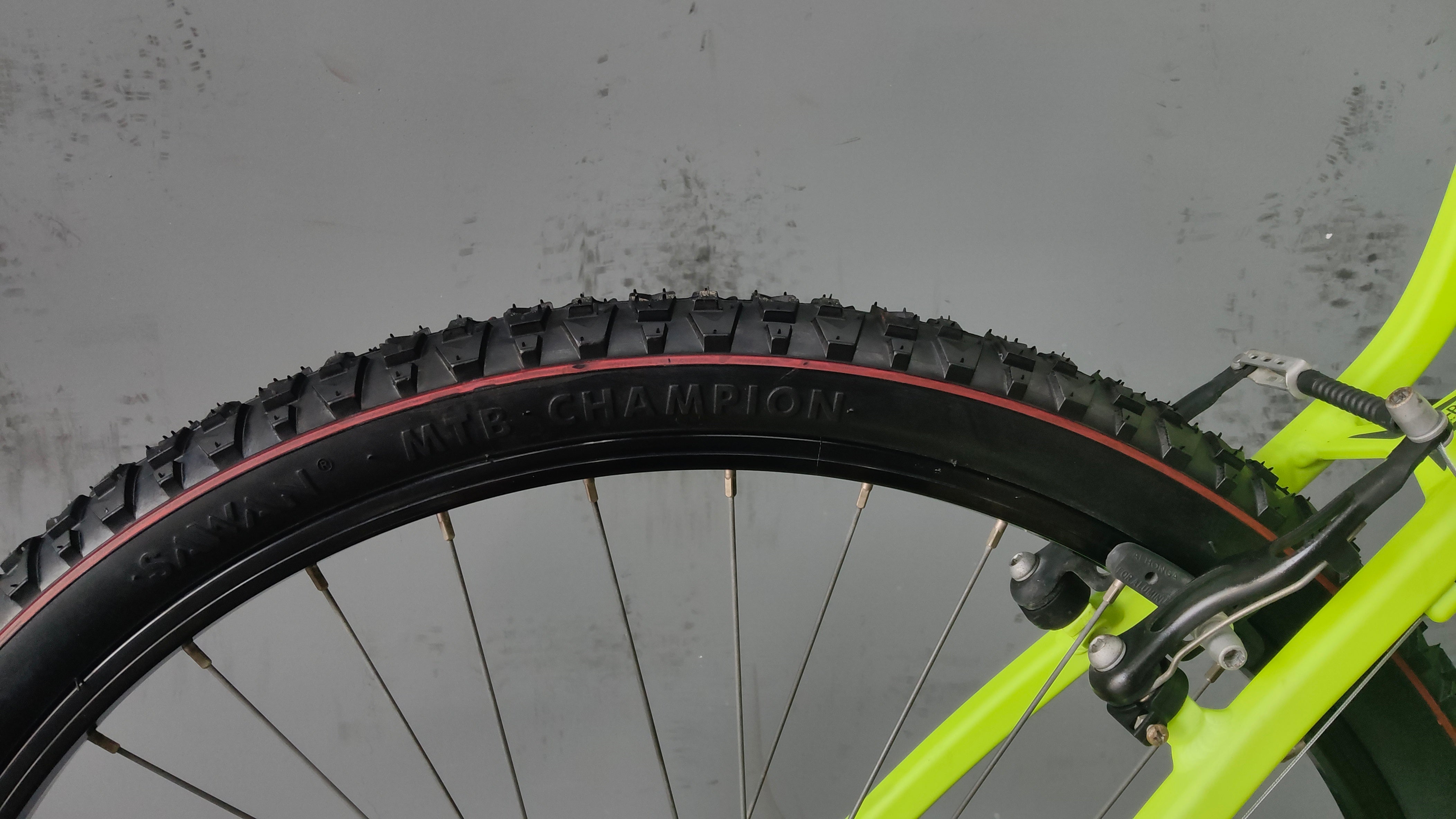 B'twin Rockrider 340 Mountain Bike