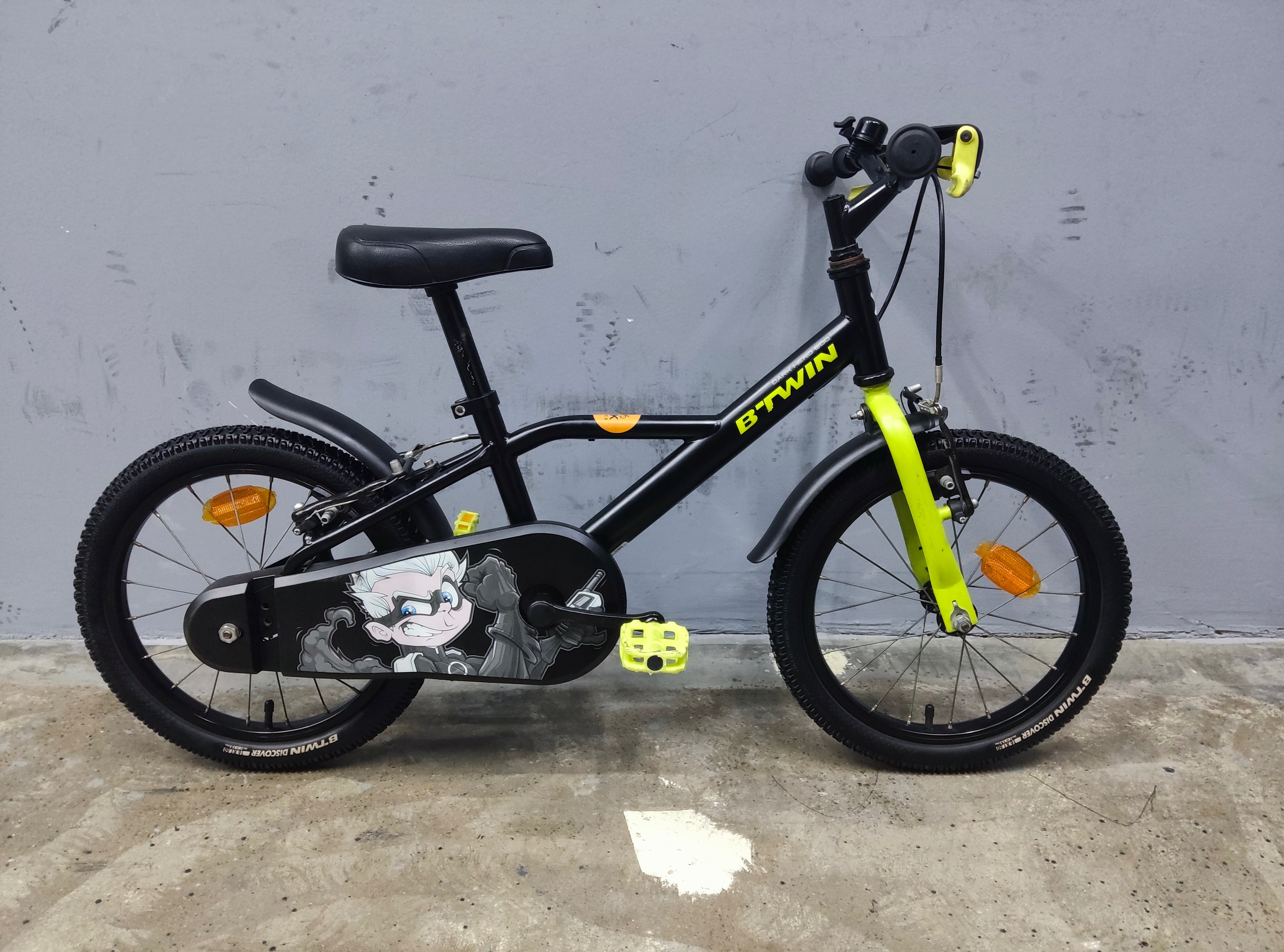 RENT B'twin Dark Hero 500 Kids Bike