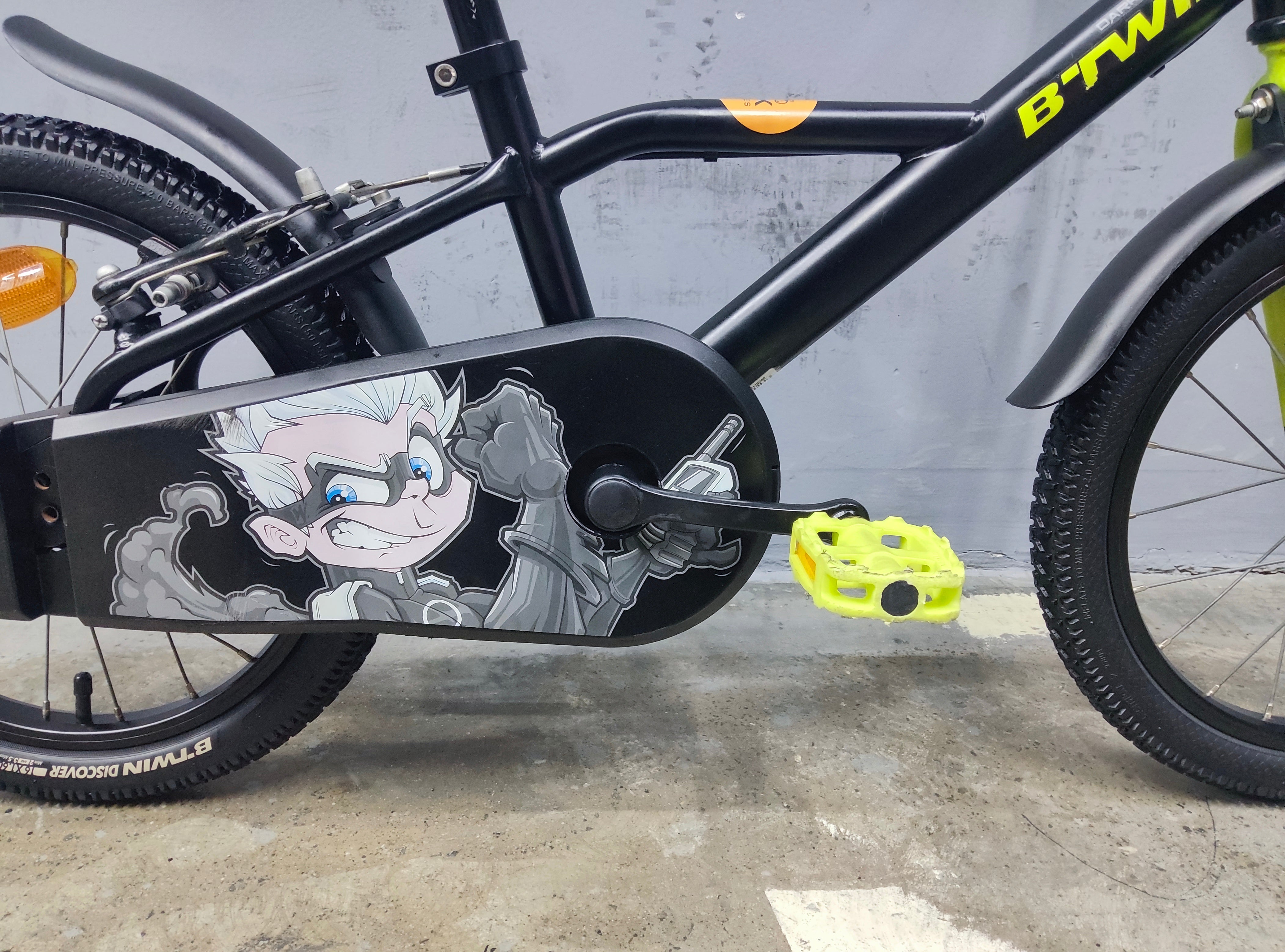 B'twin Dark Hero 500 Kids Bike