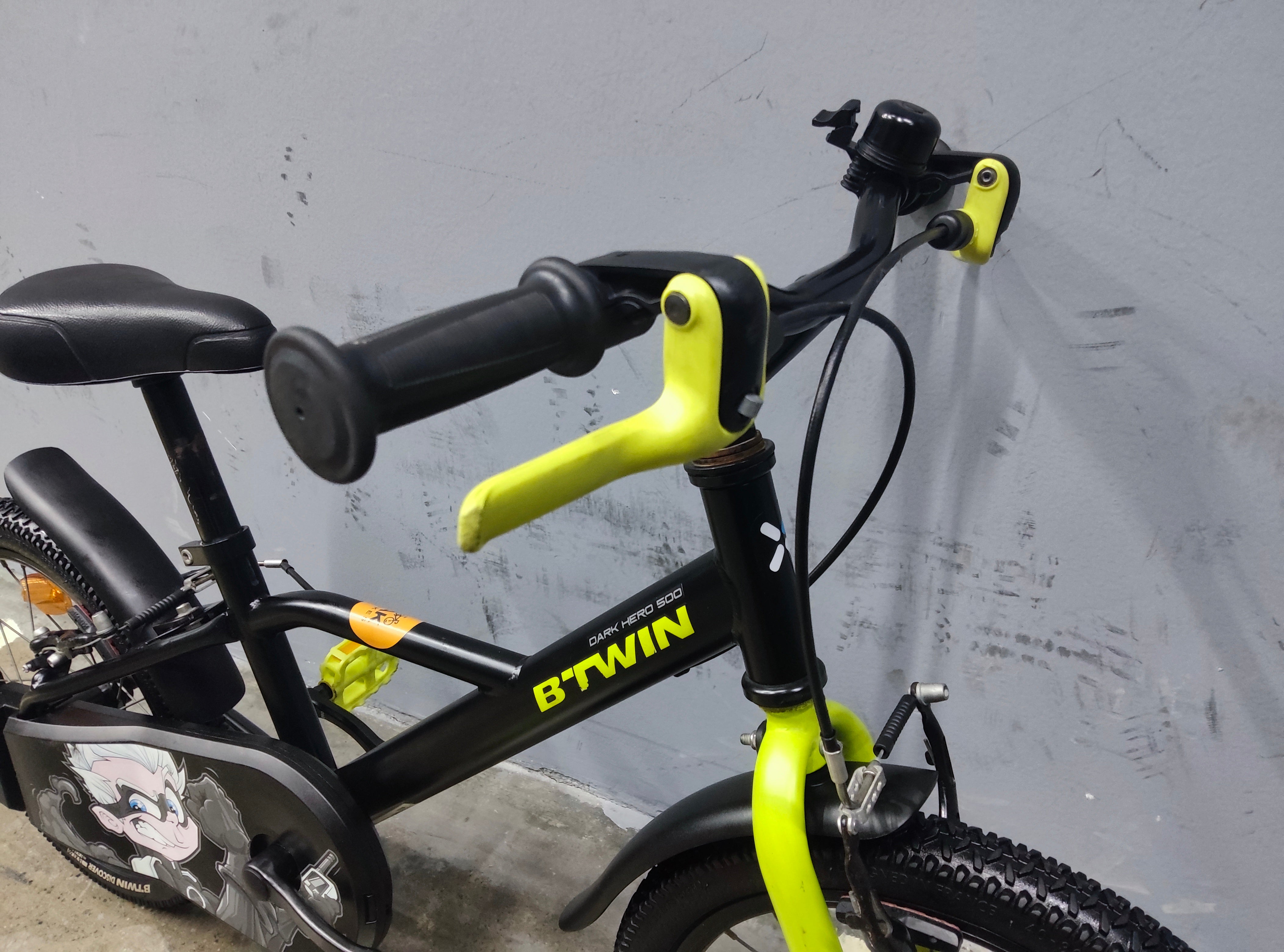 B'twin Dark Hero 500 Kids Bike