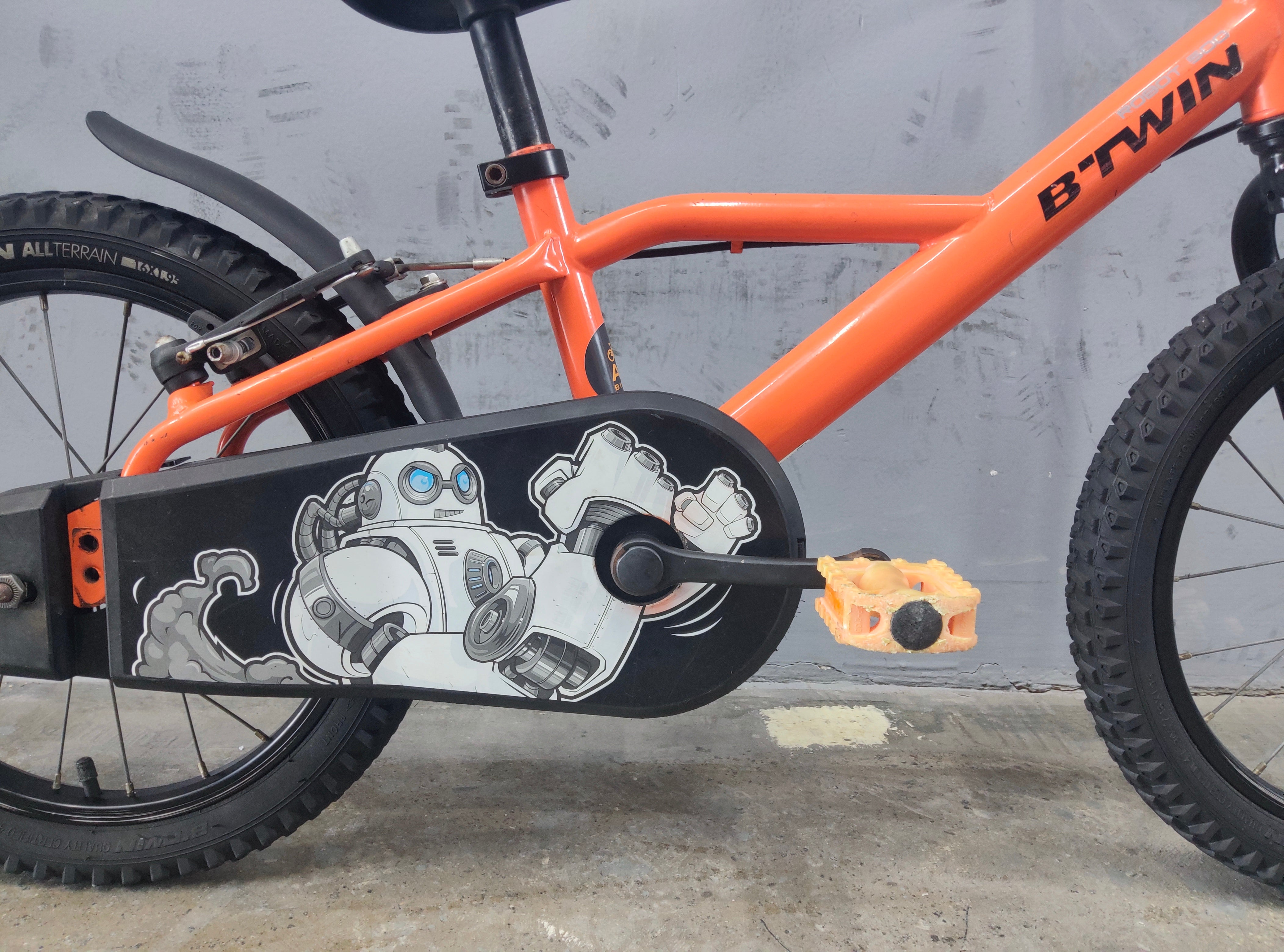 RENT B'Twin Robot 500 Kids Bike