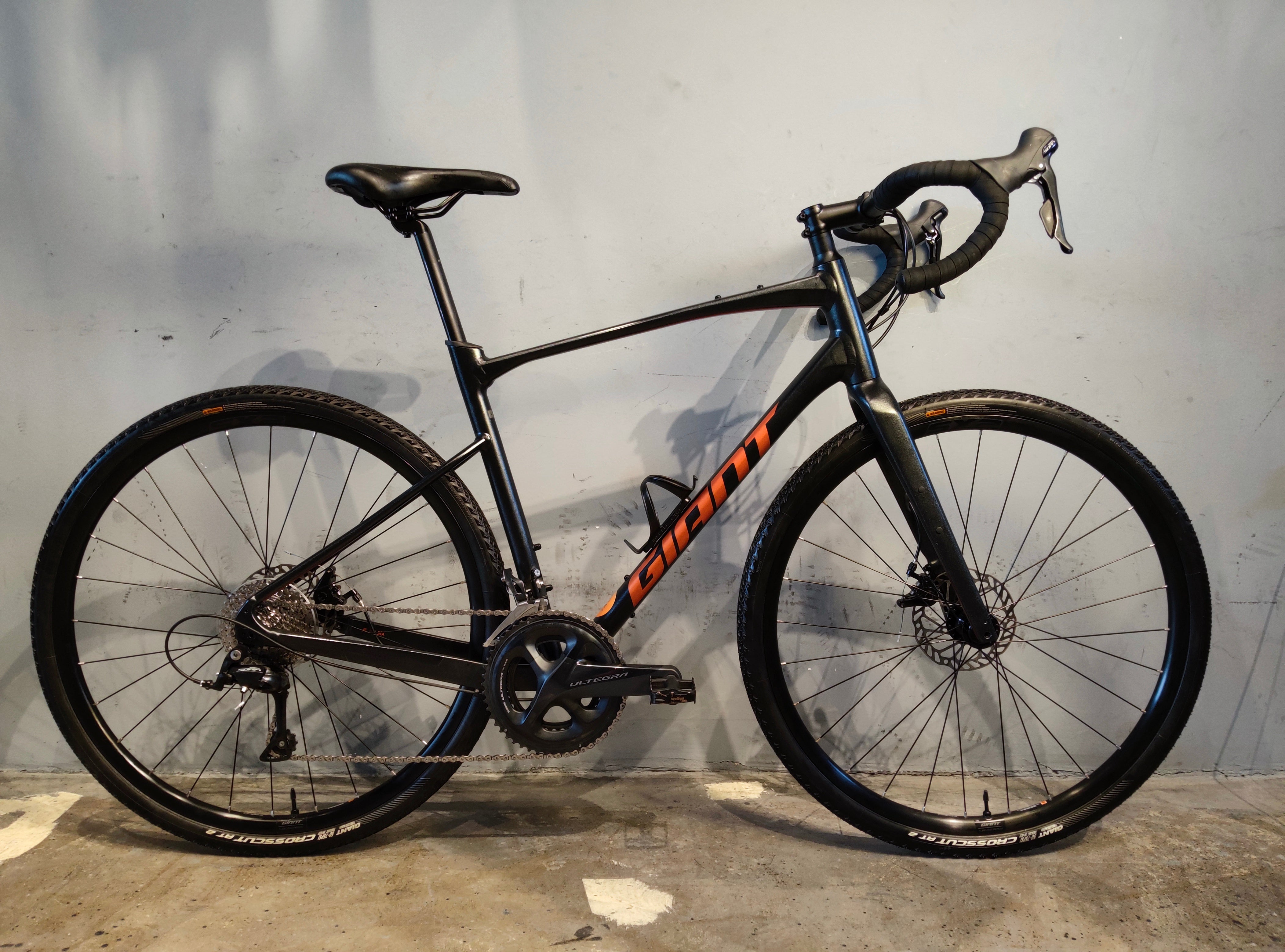 RENT Giant Revolt 2 Gravel Bike