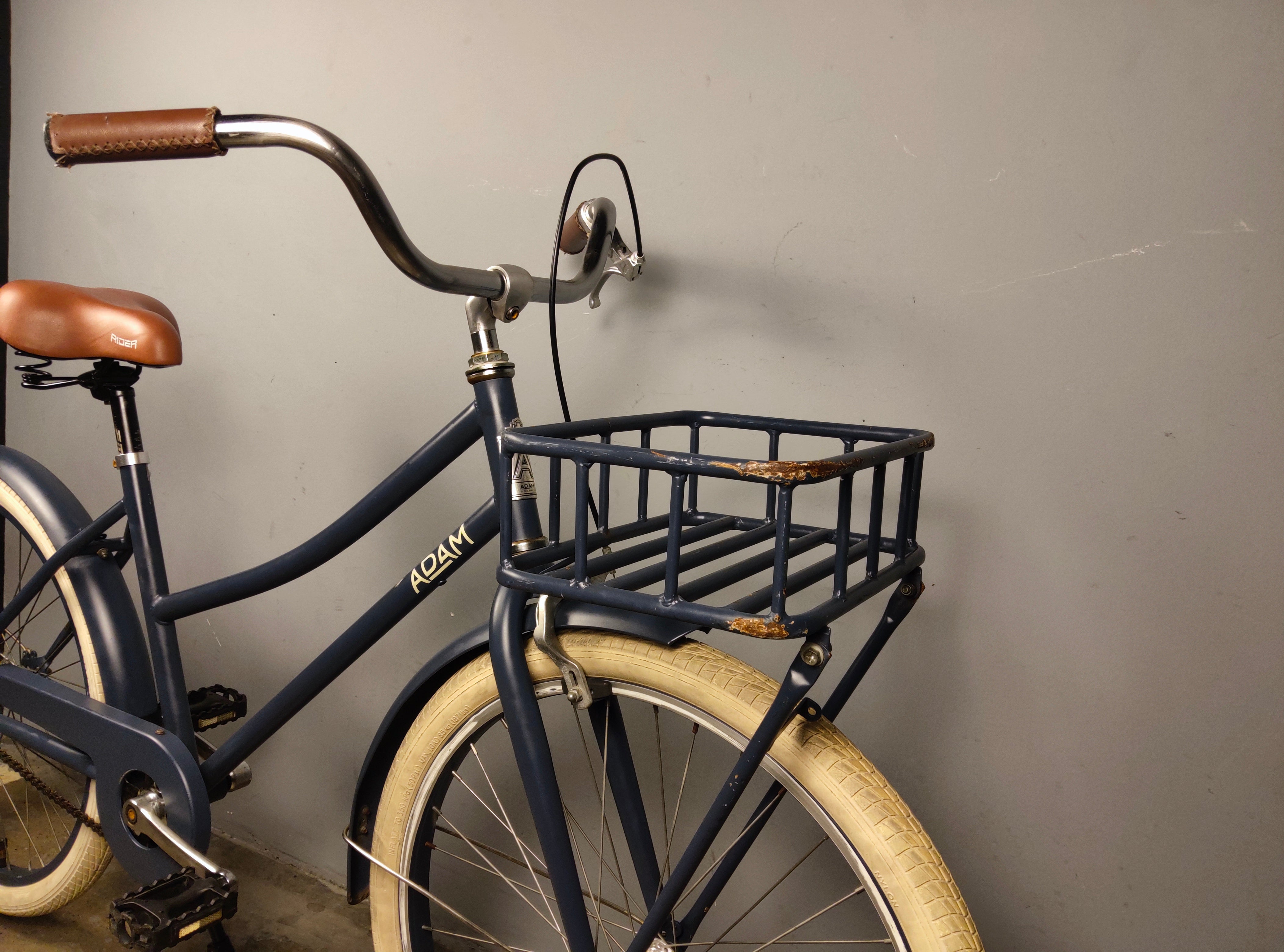 RENT The Short Adam 24 City Bike