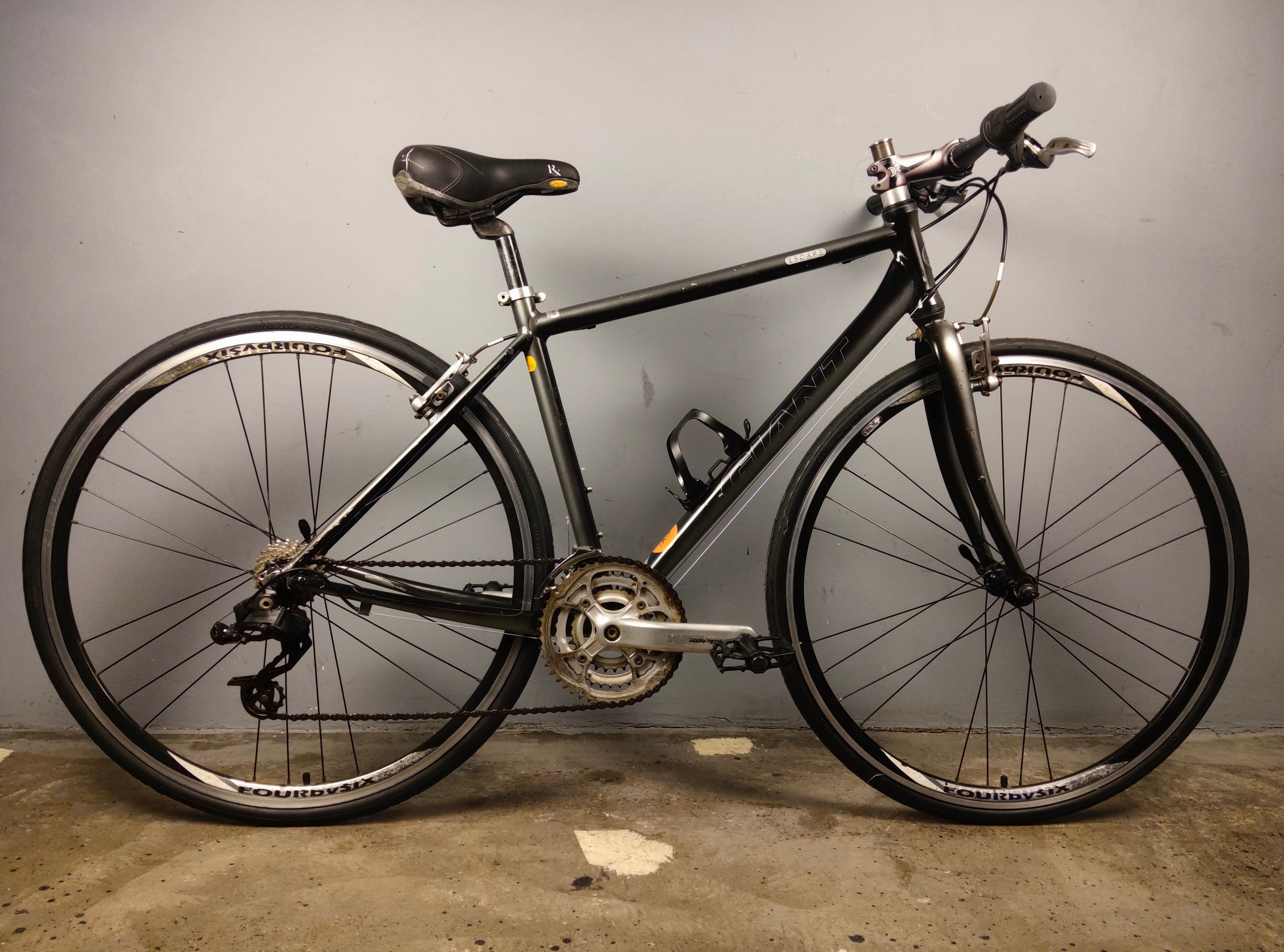 Giant Escape R3 Hybrid Bike