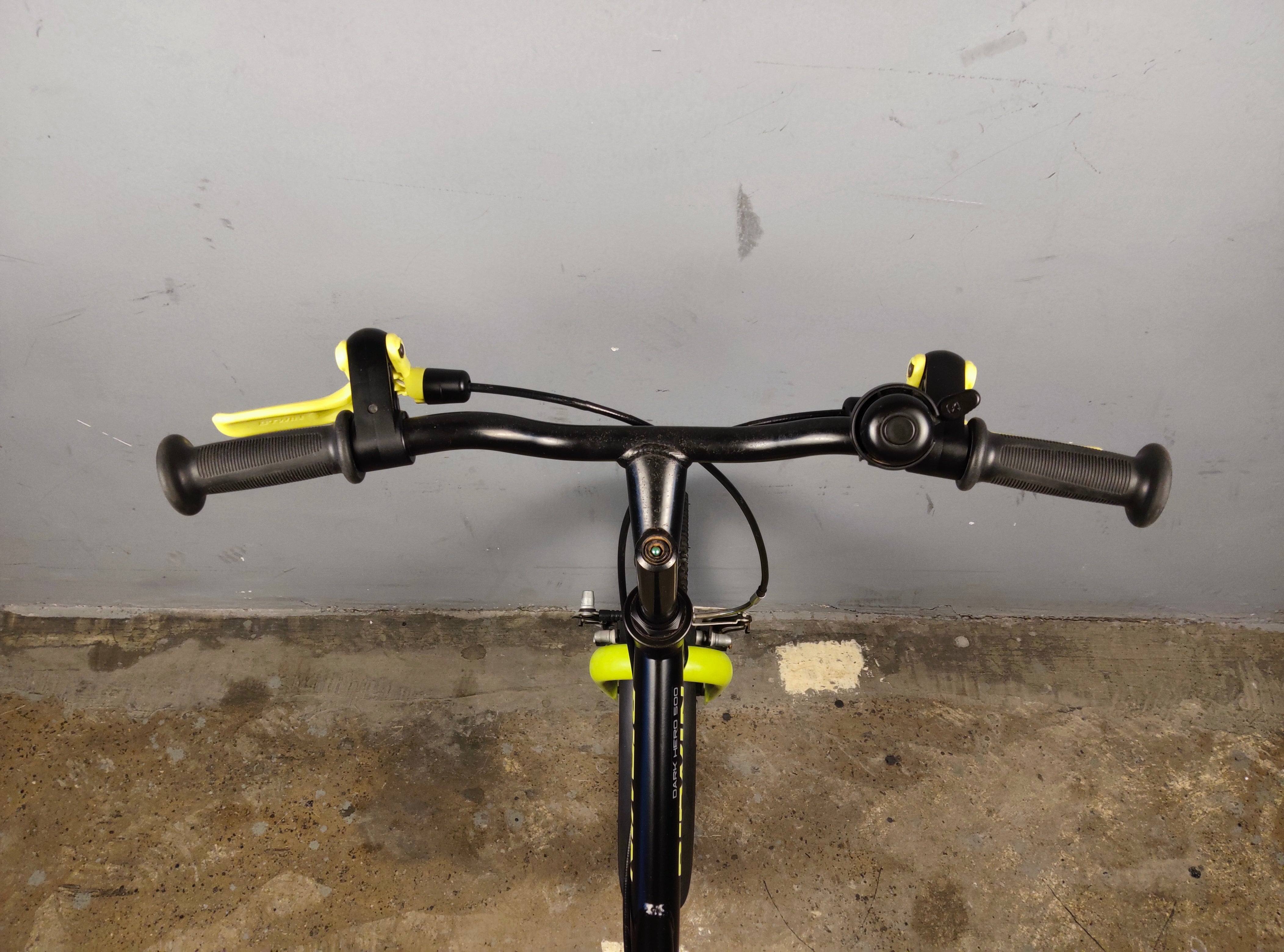 B'twin Dark Hero 500 Kids Bike