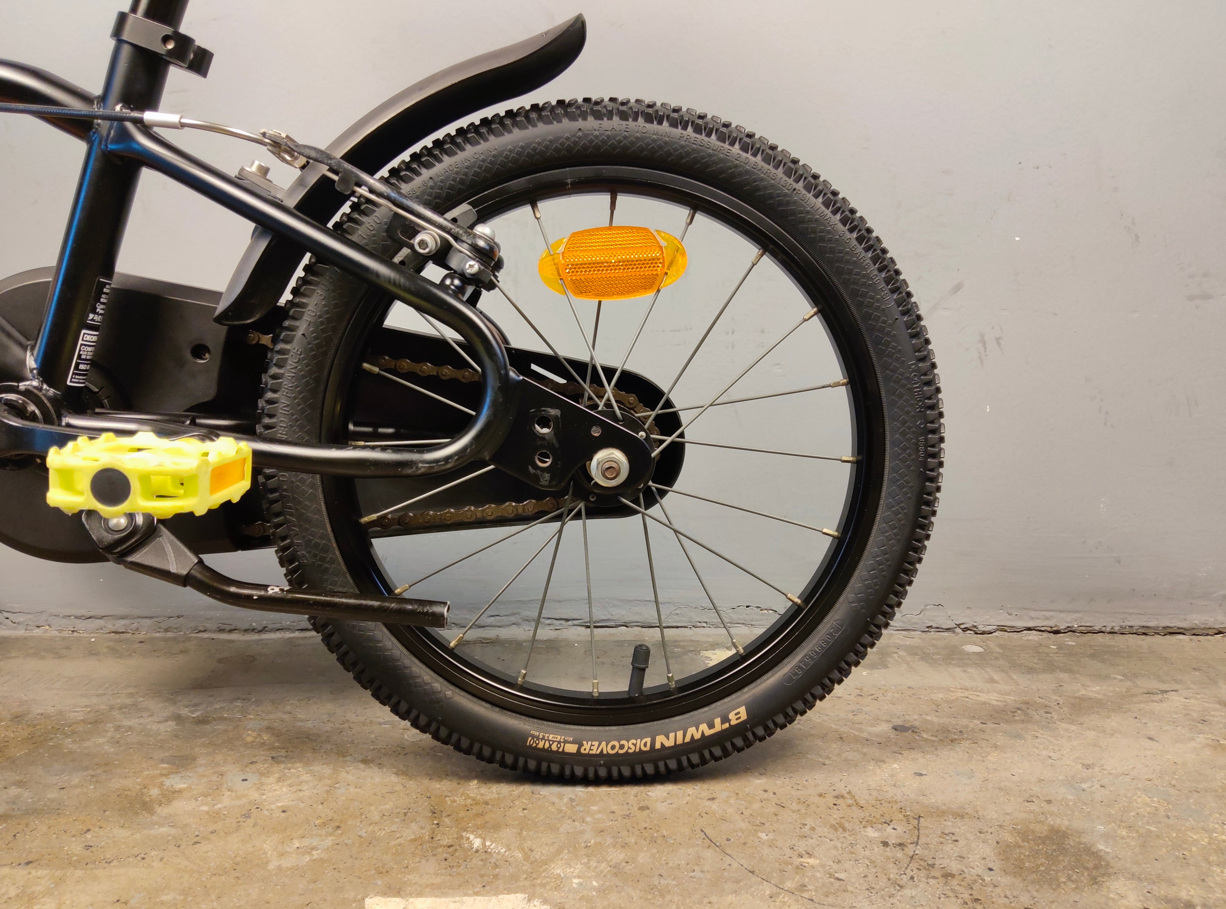 B'twin Dark Hero 500 Kids Bike
