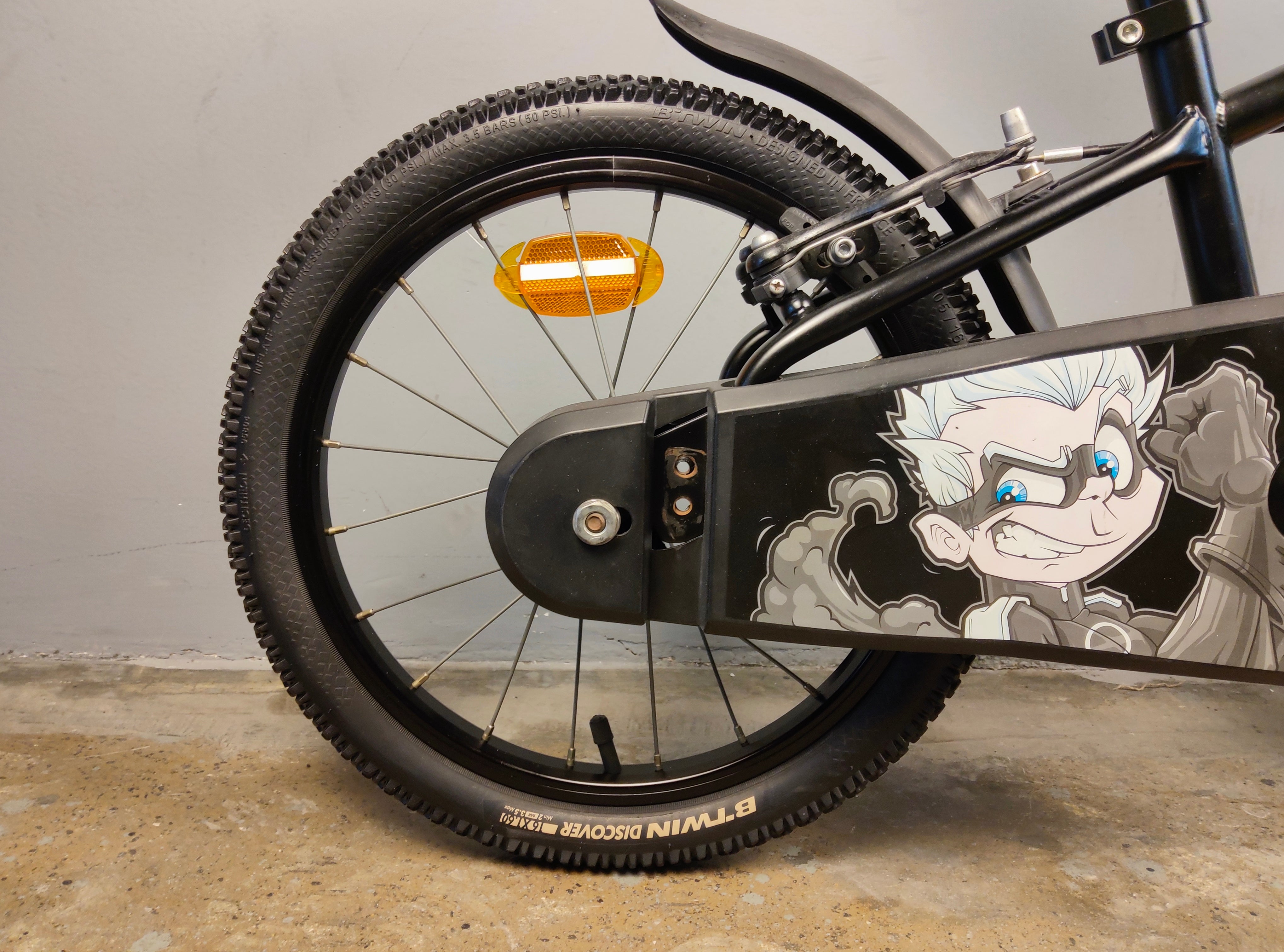 B'twin Dark Hero 500 Kids Bike