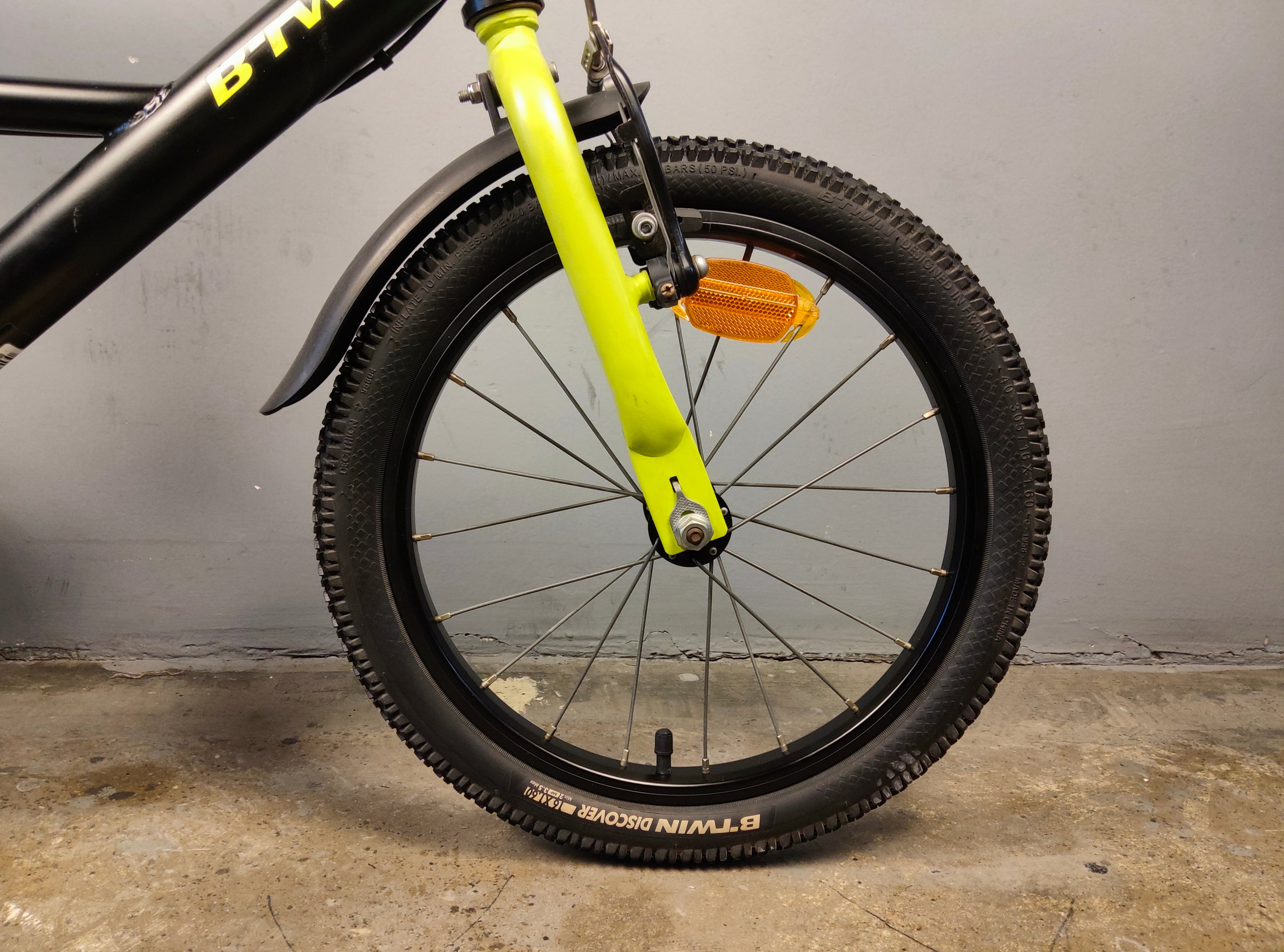 B'twin Dark Hero 500 Kids Bike