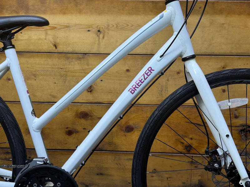 Breezer Discovery 1 ST Hybrid Bike