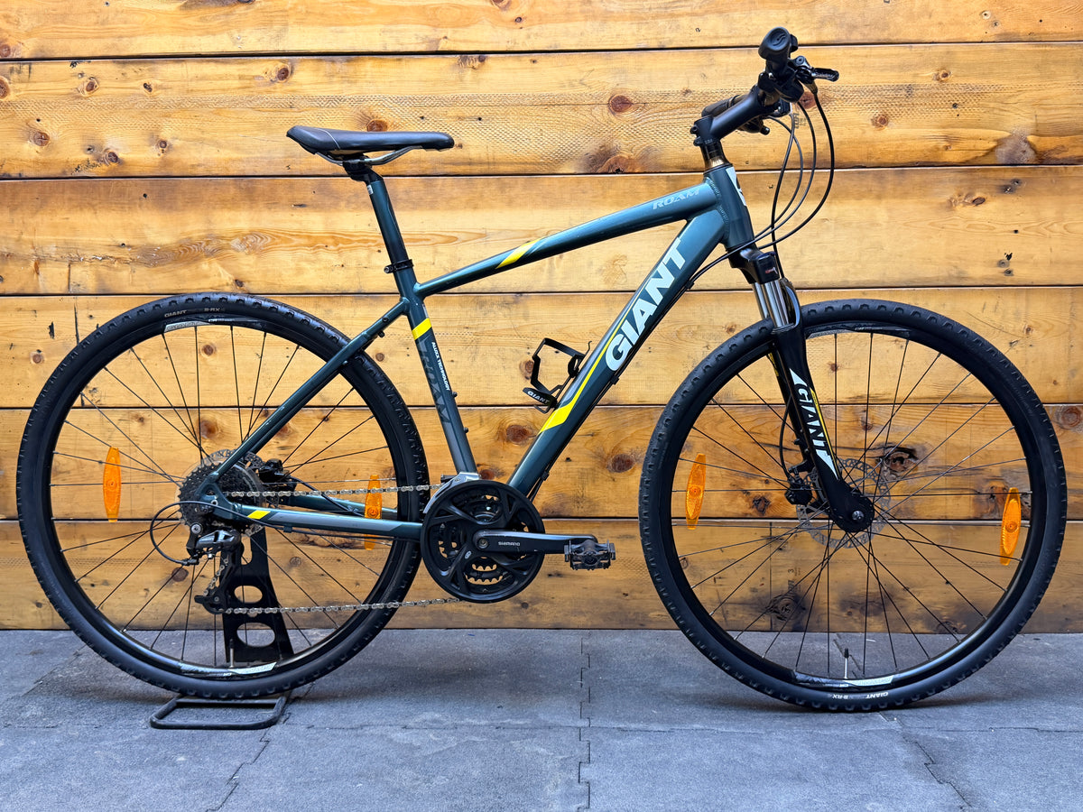 Giant Roam 2 Hybrid Bike