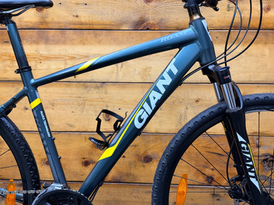 Giant Roam 2 Hybrid Bike