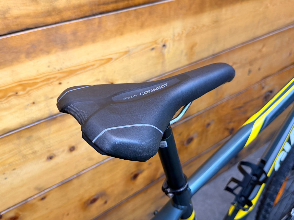 Giant Roam 2 Hybrid Bike