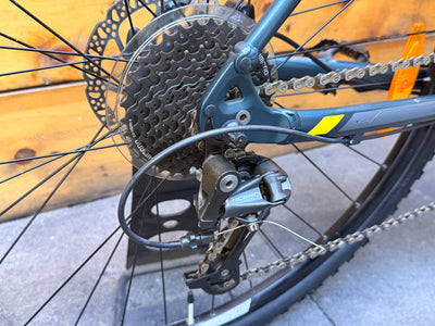 Giant Roam 2 Hybrid Bike